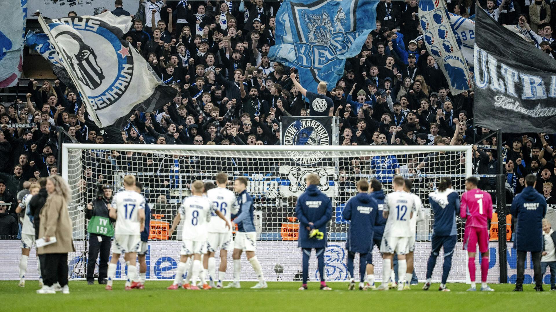 FC Københavns spillere foran Sektion 12 efter 3F Superliga-kampen mellem FC København og AGF i Parken i København, mandag den 21. april 2025.. (Foto: Mads Claus Rasmussen/Ritzau Scanpix)