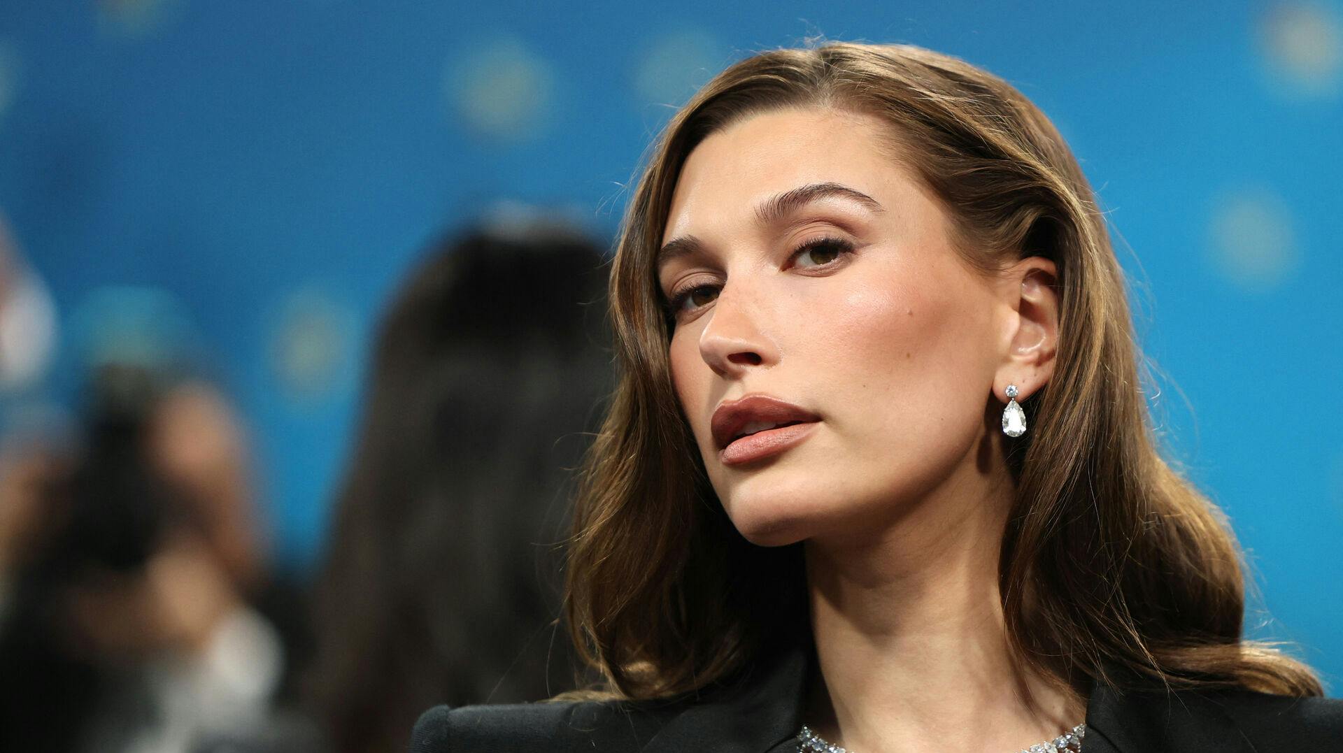 I et større interview med Vogue sætter Hailey Bieber nu ord på sidste års fødsel, som var alt andet end sjov og nem at komme igennem.