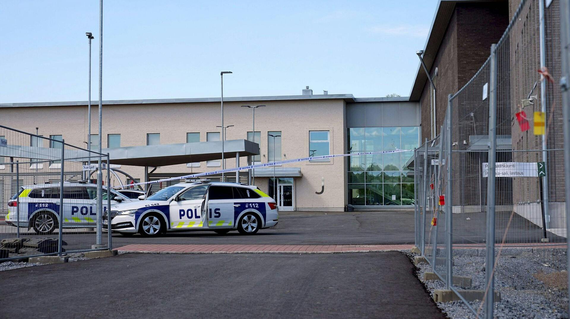 En 16-årig dreng er mistænkt for at stå bag knivangrebet på en skole i Finland tirsdag. Han er endnu ikke blevet afhørt.