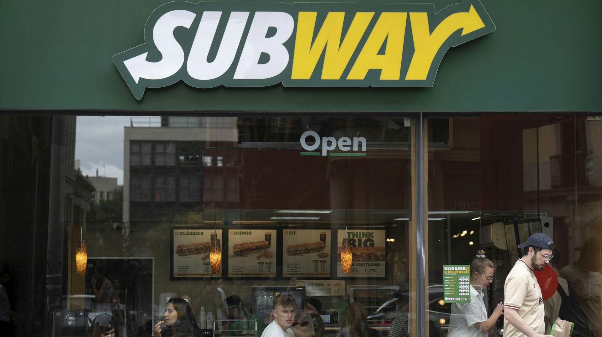 Fastfoodkæden Subway, der laver Sandwiches, vil igen ind på det danske marked.