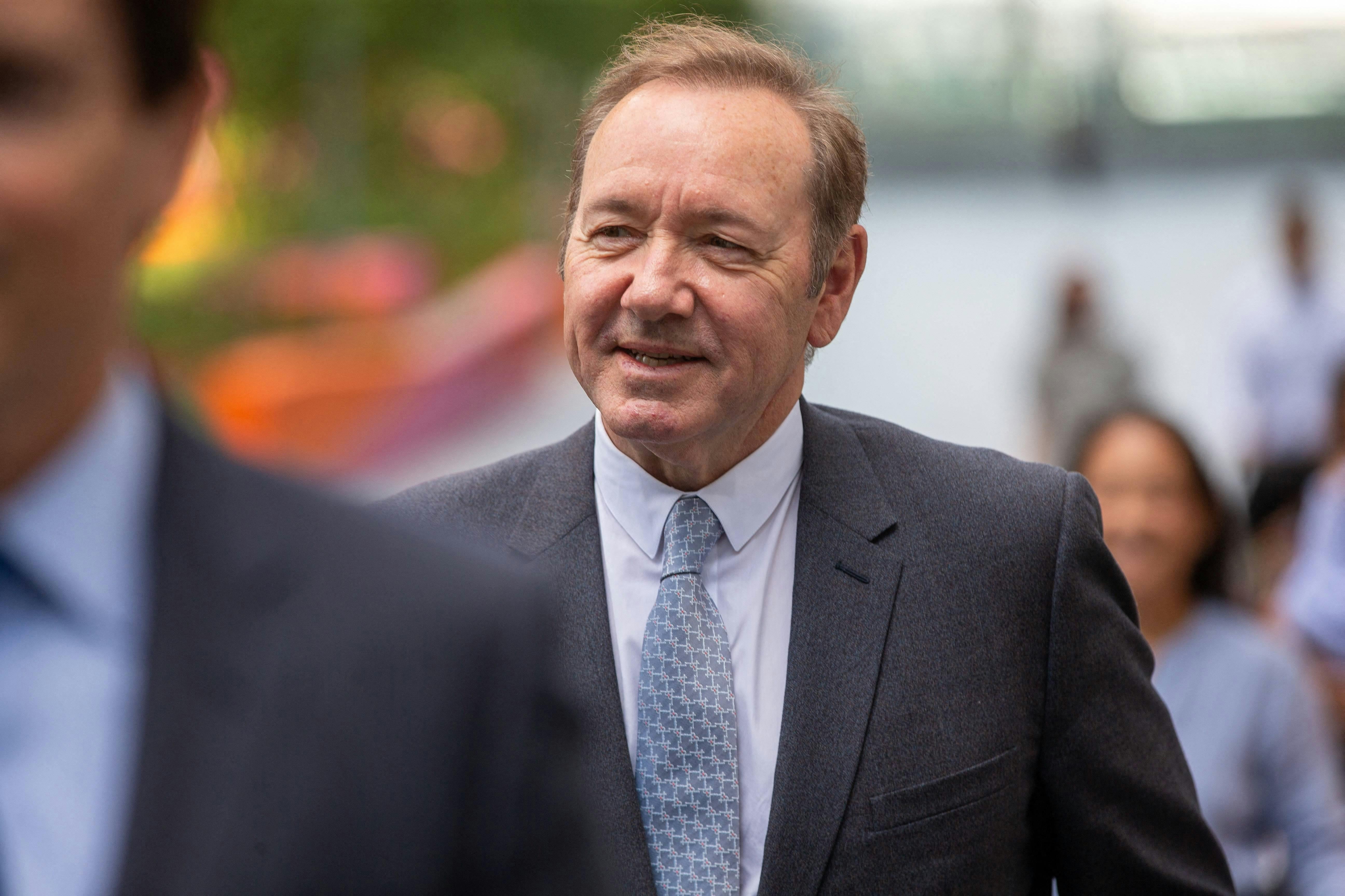 Kevin Spacey har længe været væk fra rampelyset, men nu soler han sig i opmærksomhed i Cannes.