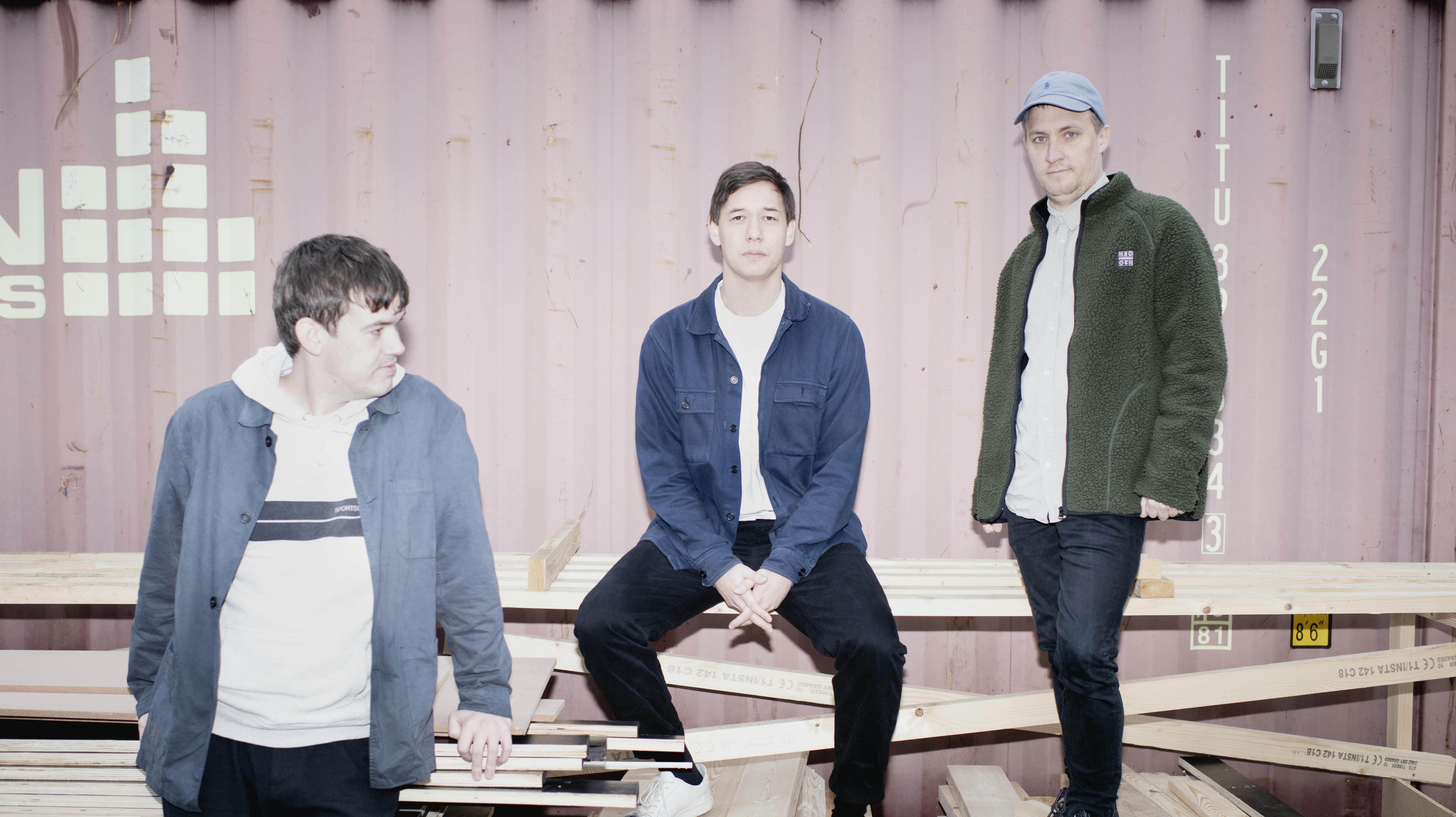 Den succesfulde poptrio Jung har en lille ændring, når de skal spille sommerens koncerter.