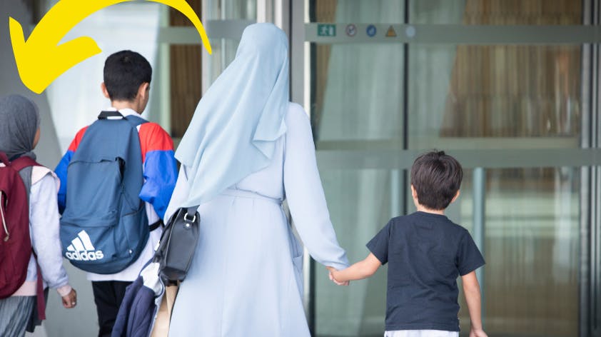 Debatten om tørklædeforbud til børn splitter allerede Frankrig.