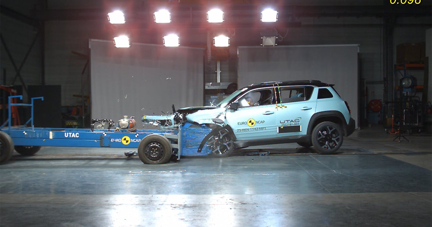 Renault 4 er tilbage som elbil og deler teknik med Renault 5 – og desværre også de samme sikkerhedssvagheder. Med fraværet af en central airbag må den nøjes med fire stjerner i Euro NCAP-testen.
