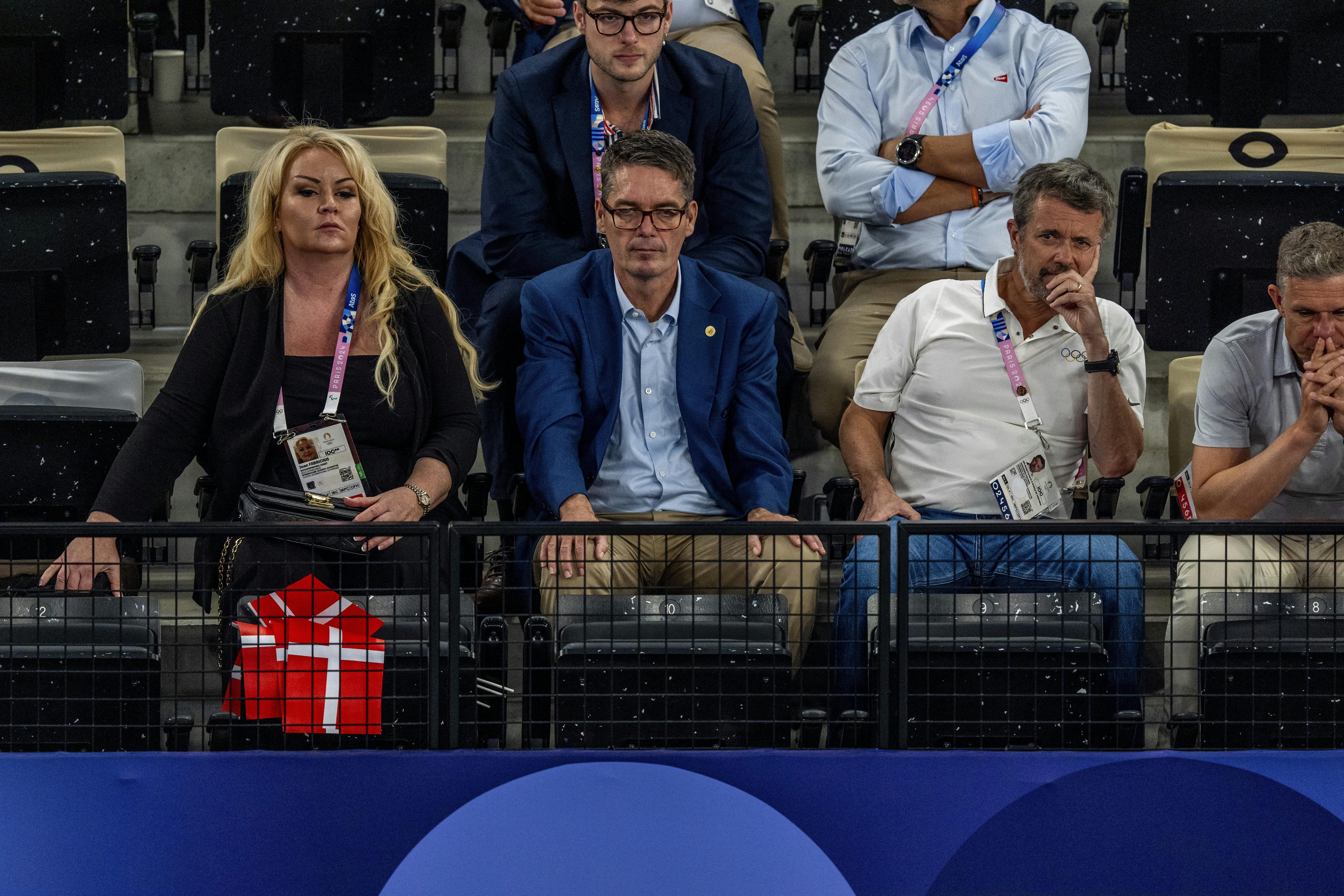 Kong Frederik til badminton under OL i Paris 