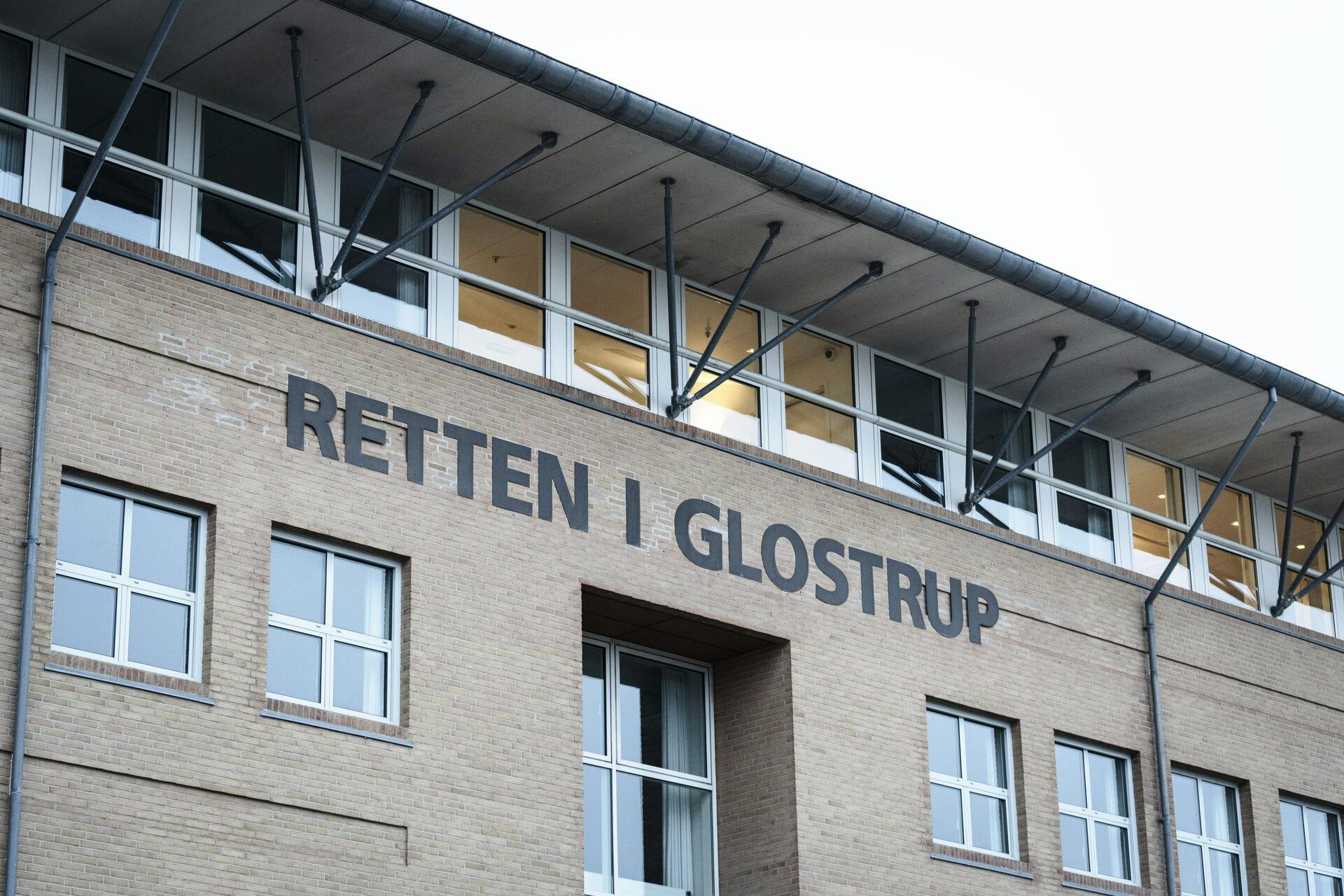 Kendissønnen er tiltalt ved Retten i Glostrup.