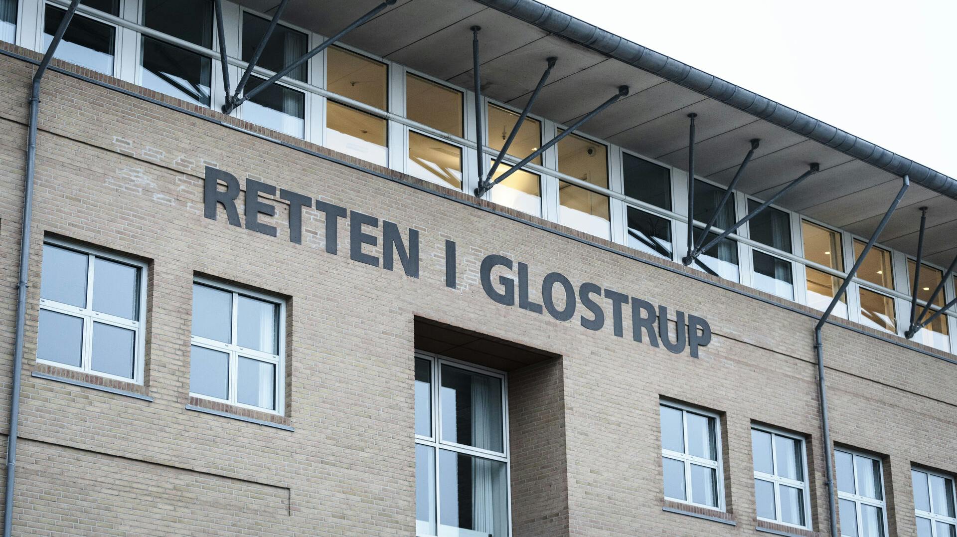 Kendissønnen er tiltalt ved Retten i Glostrup.