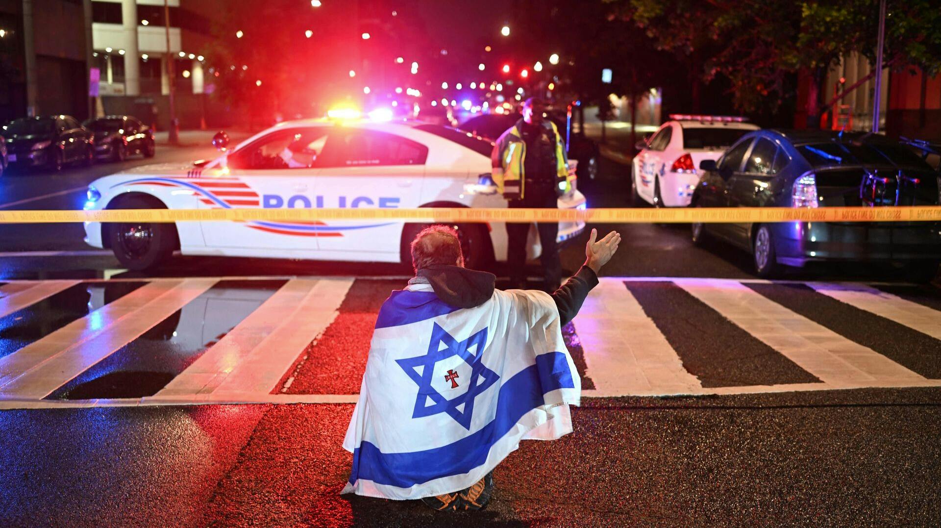 To ansatte på den israelske ambassade i Washington har mistet livet.
