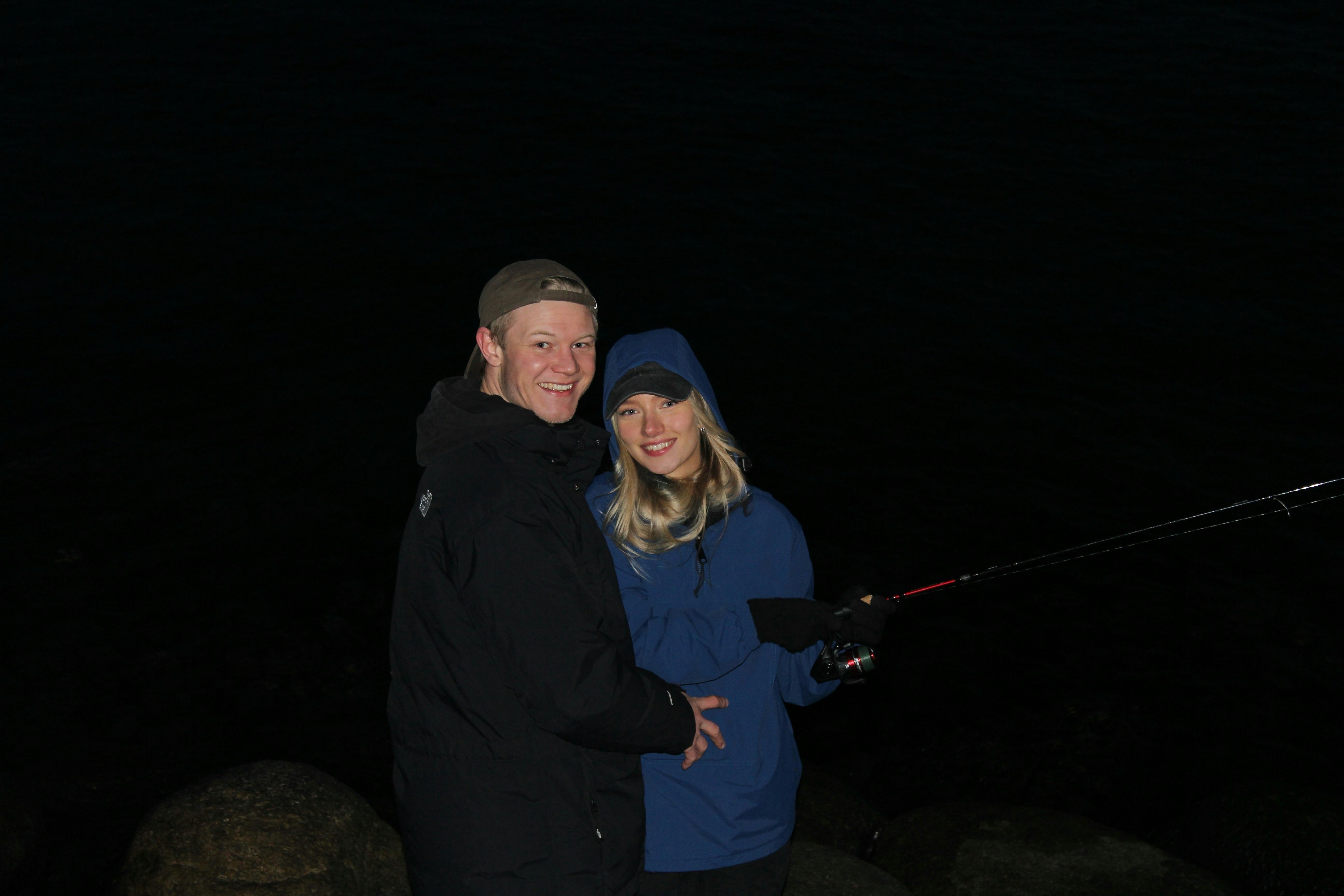 Jakobs kæreste er det sidste års tid begyndt at fiske sammen med ham. – Hun er ikke ligefrem overlevelsestypen, men hun har set alt ”Alene i vildmarken”, og så tager vi på teltture sammen. Det er nok mere glamping end overlevelse, siger han med et grin.