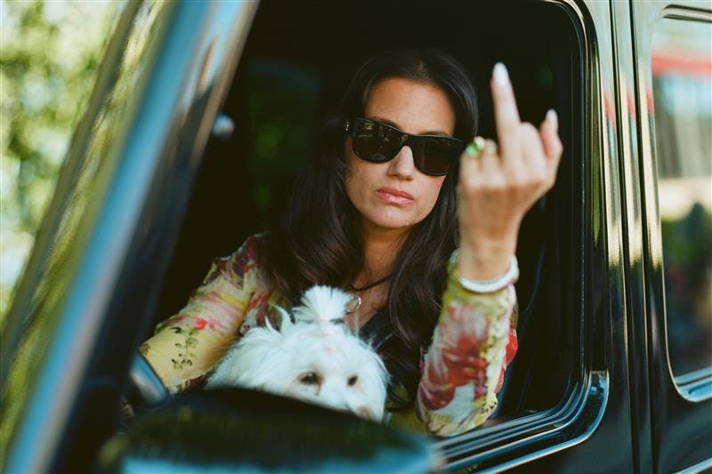 Danica Curcic i rollen som den lettere afstumpede rigmandskone Katarina i "Reservatet".