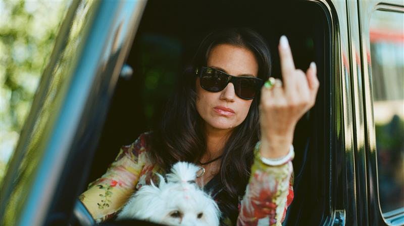 Danica Curcic i rollen som den lettere afstumpede rigmandskone Katarina i "Reservatet".