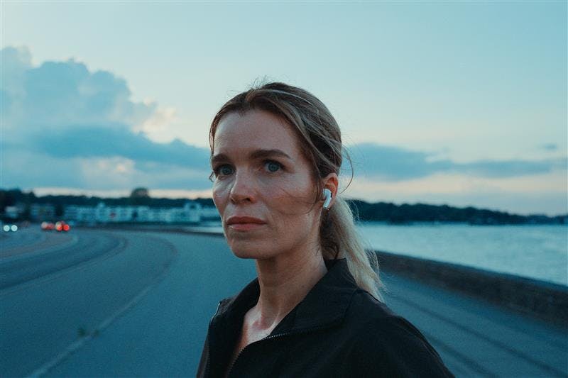 I "Reservatet" giver Marie Bach Hansen liv til karakteren Cecilie, der virker som Netflix-hittets moralske kompas.