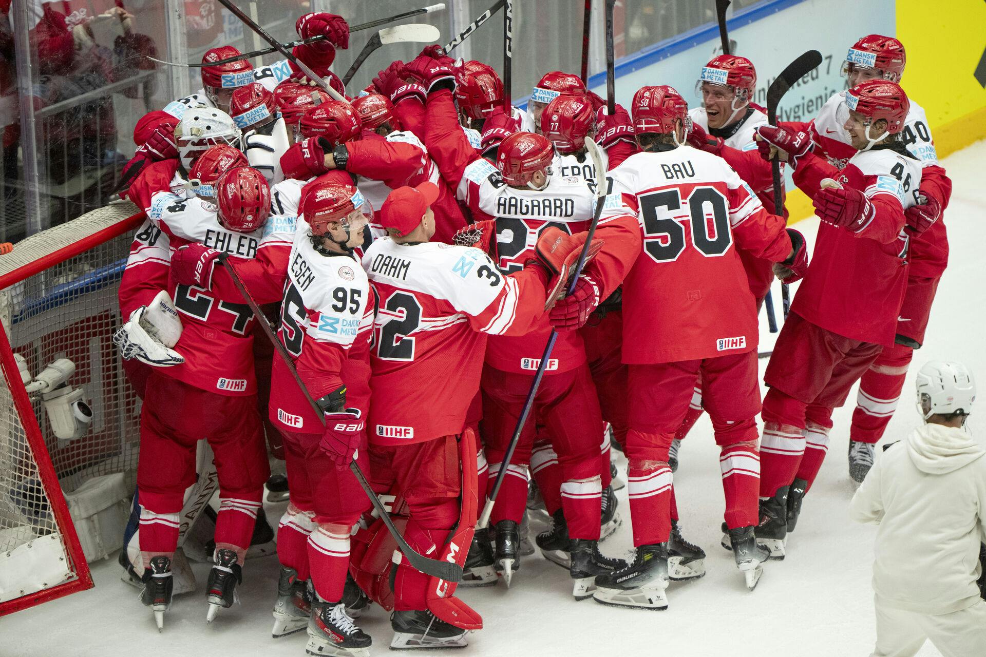 The players of Denmark celebrate after their 2-1 win in the quarter-final match between Canada and Denmark at the IIHF Ice Hockey World Championships in Herning, Denmark, Thursday May 22, 2025.. (Foto: Bo Amstrup/Ritzau Scanpix)