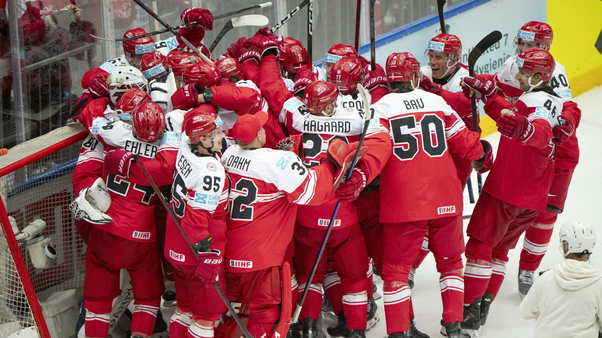 The players of Denmark celebrate after their 2-1 win in the quarter-final match between Canada and Denmark at the IIHF Ice Hockey World Championships in Herning, Denmark, Thursday May 22, 2025.. (Foto: Bo Amstrup/Ritzau Scanpix)