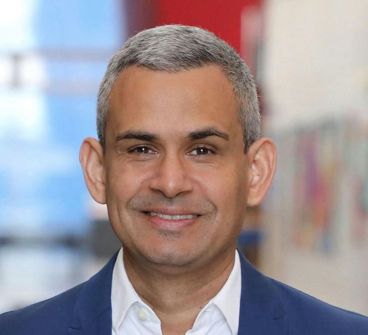 Philip Khokhar får fremover Vesterbro som base for sit nye liv.