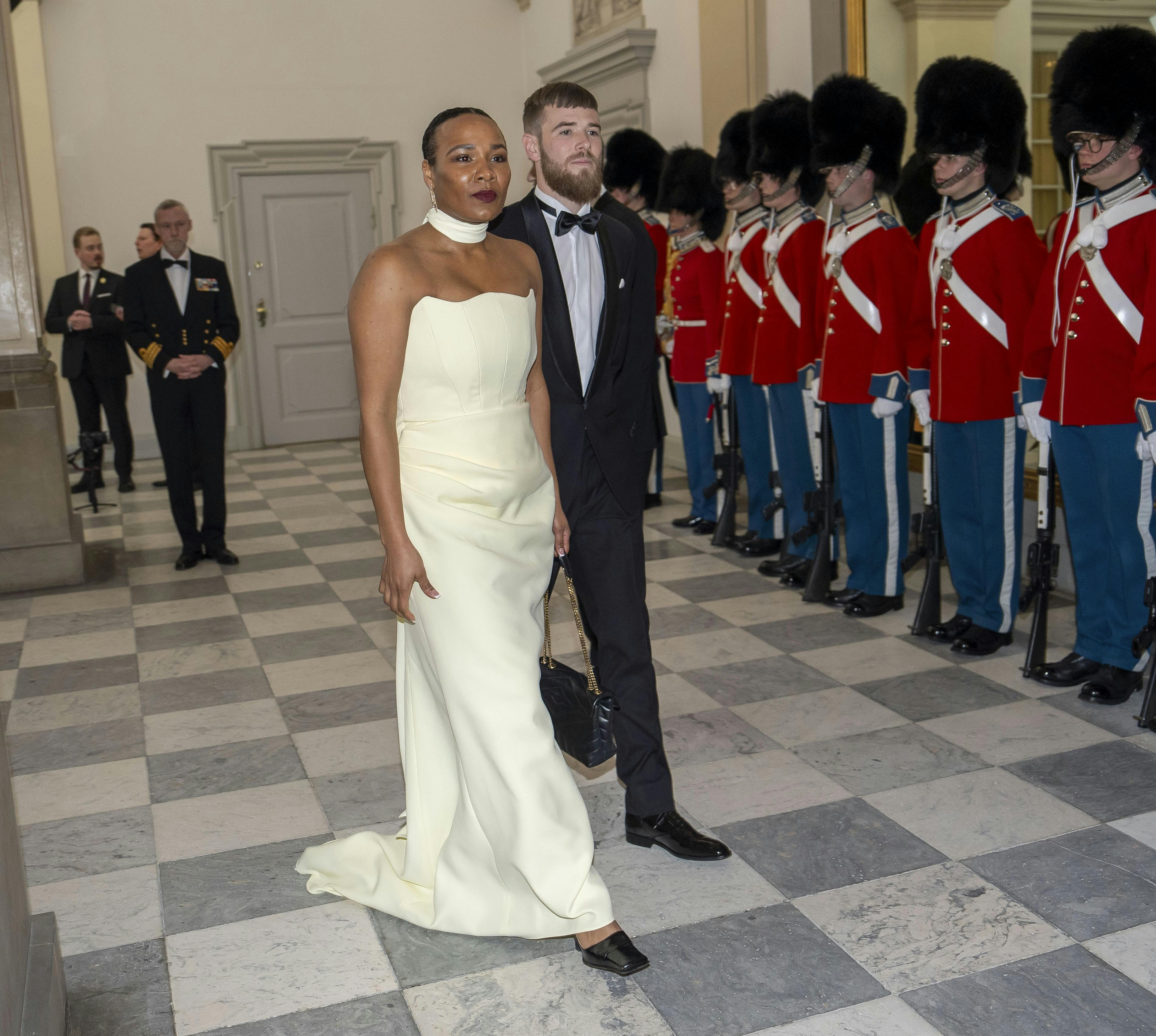 Sara Fanta Traore og gemalen Rasmus Blad Bjørkvad ved kongeparrets aftenselskab for kunst og kultur på Christiansborg i februar.