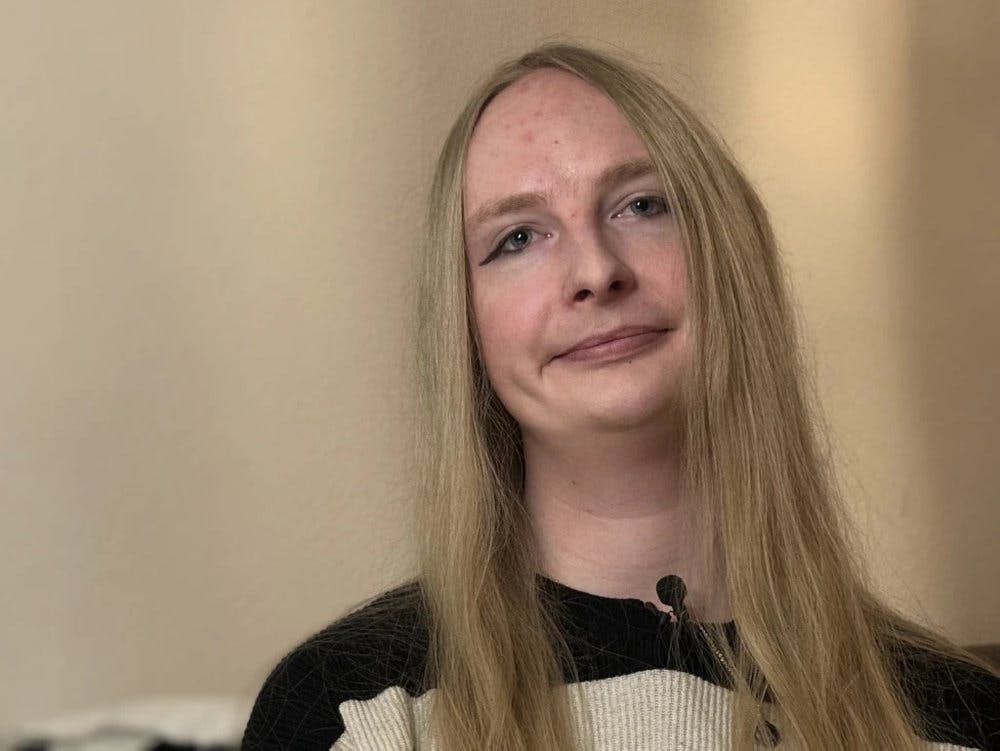 Mekailas ryster på hovedet over kommunen, fordi den ikke vil betale 12.000 kroner for et stemmekursus, som kunne hjælpe hende videre.