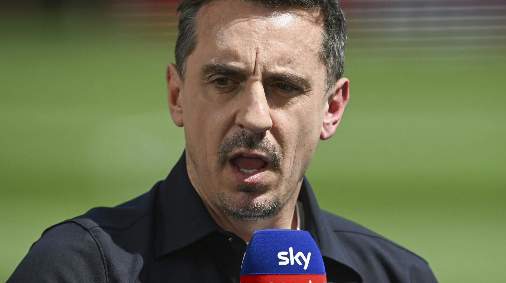 Gary Neville er blevet nægtet adgang på City Ground Stadium. 