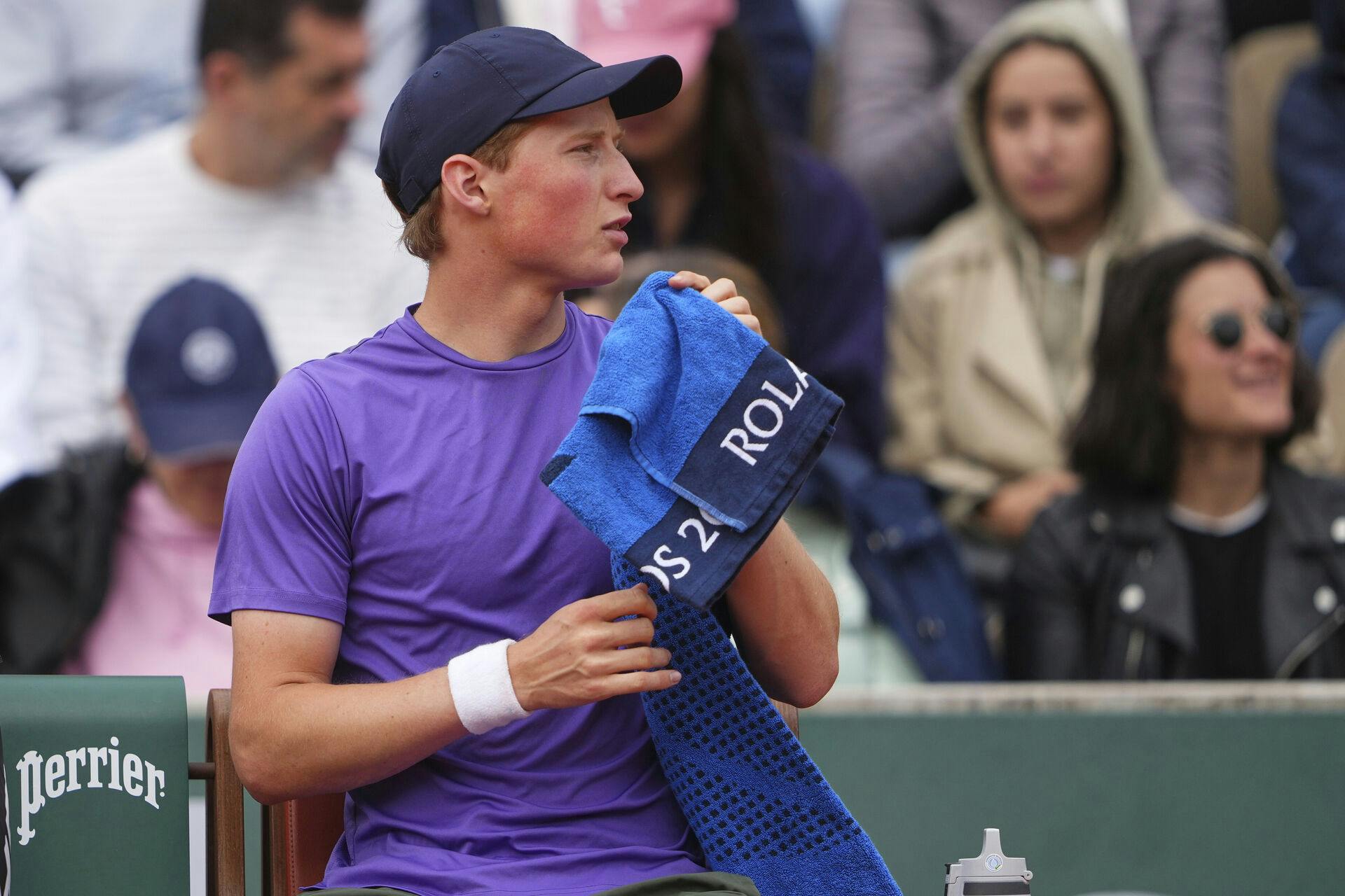 Denmark's Elmer Moller sits during a break as he plays Tommy Paul of the U.S. during their first round match of the French Tennis Open at the Roland Garros stadium, in Paris, Sunday May 25, 2025. (AP Photo/Lindsey Wasson)