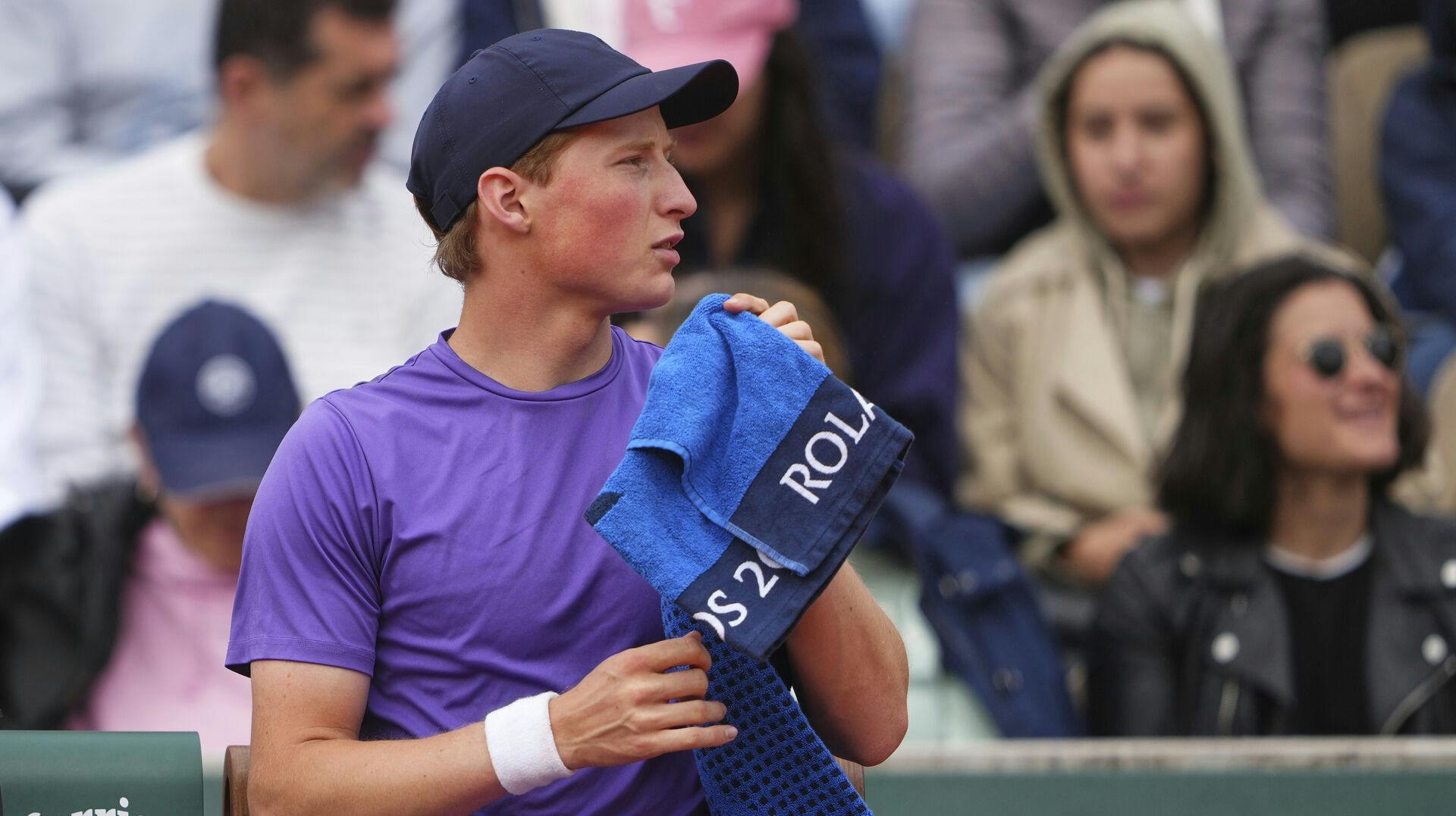 Denmark's Elmer Moller sits during a break as he plays Tommy Paul of the U.S. during their first round match of the French Tennis Open at the Roland Garros stadium, in Paris, Sunday May 25, 2025. (AP Photo/Lindsey Wasson)