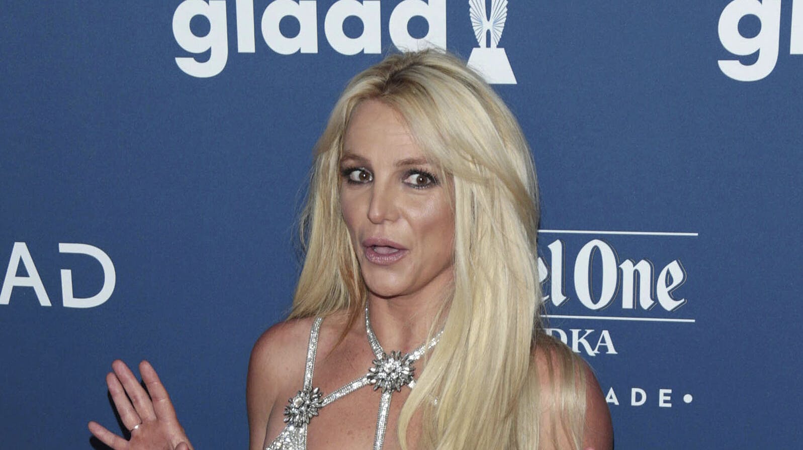 Britney Spears fik lyst til et stykke tobak, da hun fredag rejste hjem fra Mexico.