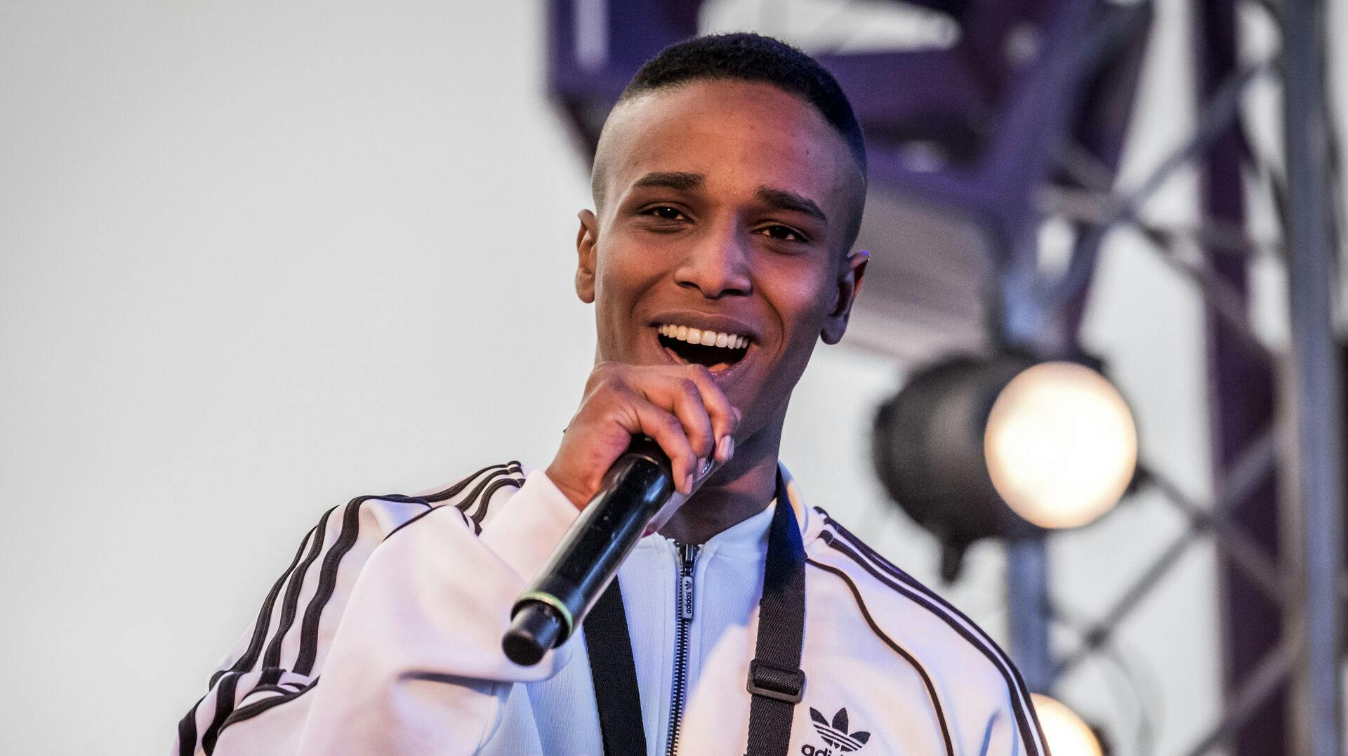 Vejle-rapperen og sangeren Jamaika spiller koncert Countdown scenen under Roskilde Festival 2016.