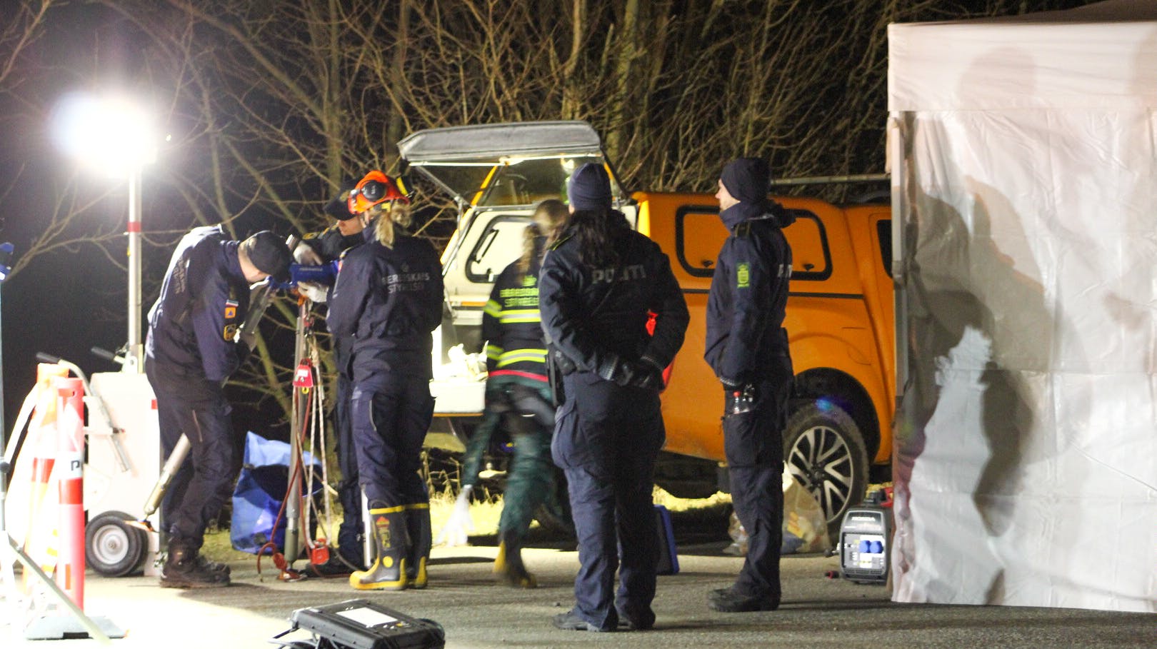 Der blev arbejdet intensivt ved kloarken, hvor manden blev fundet dræbt.