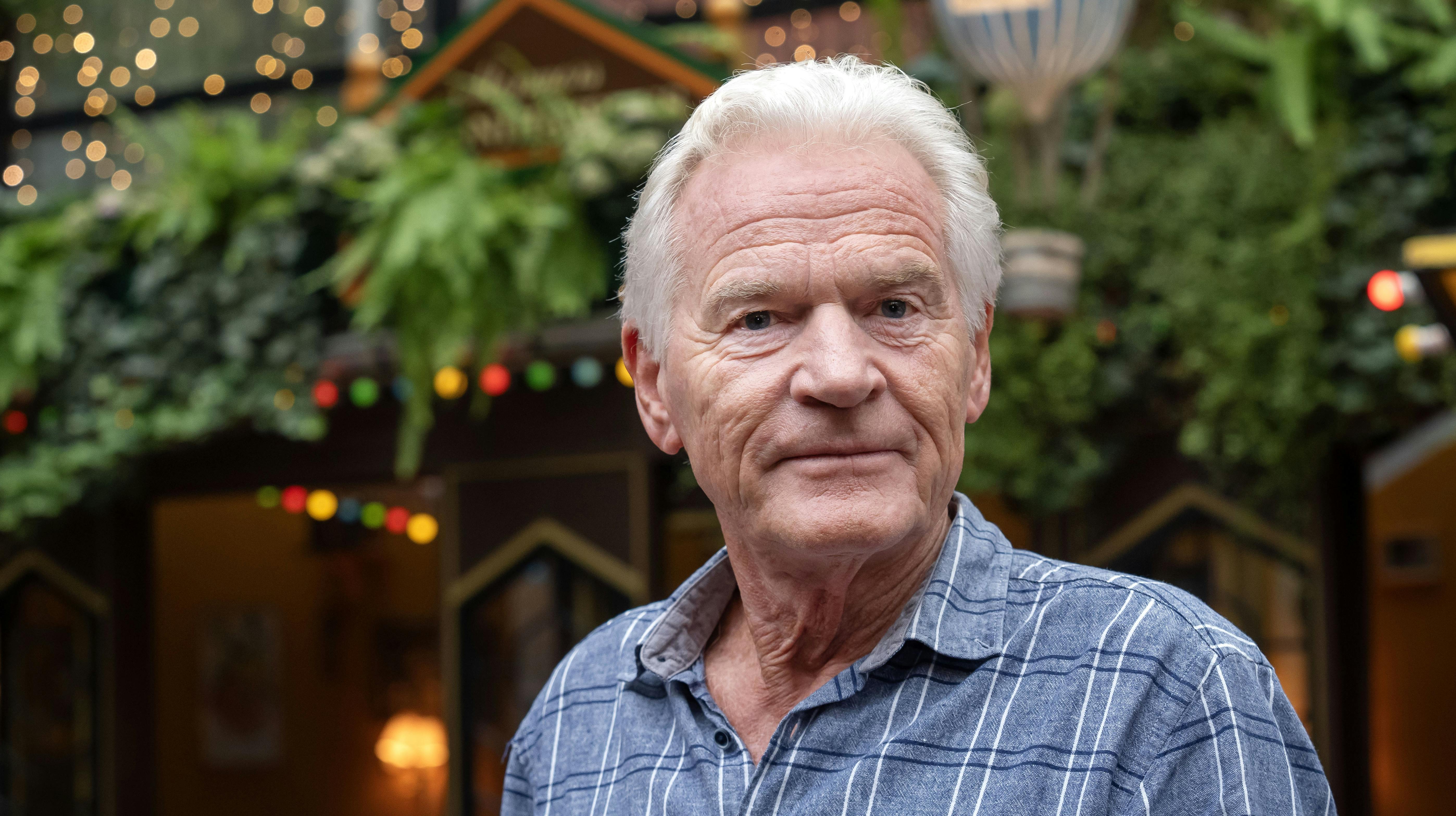 Kurt Ravn inviterer inden længe til premiere på Tivoli Revyen.