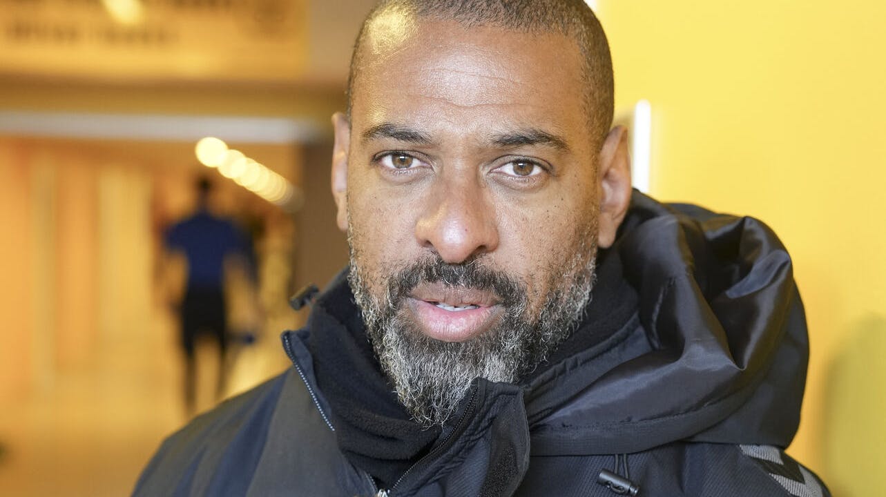 Cheftræner for superligaklubben AC Horsens, David Nielsen er kommet i problemer, efter politiet har sigtet ham for flere færdselsforseelser.