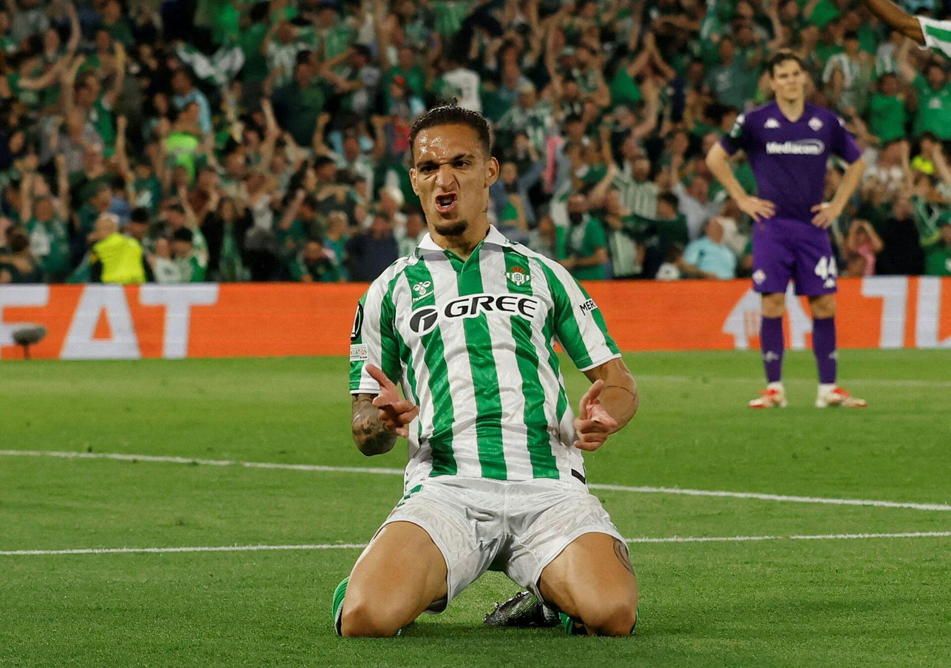 Antony fejrer sin scoring mod Fiorentina i semifinalen.