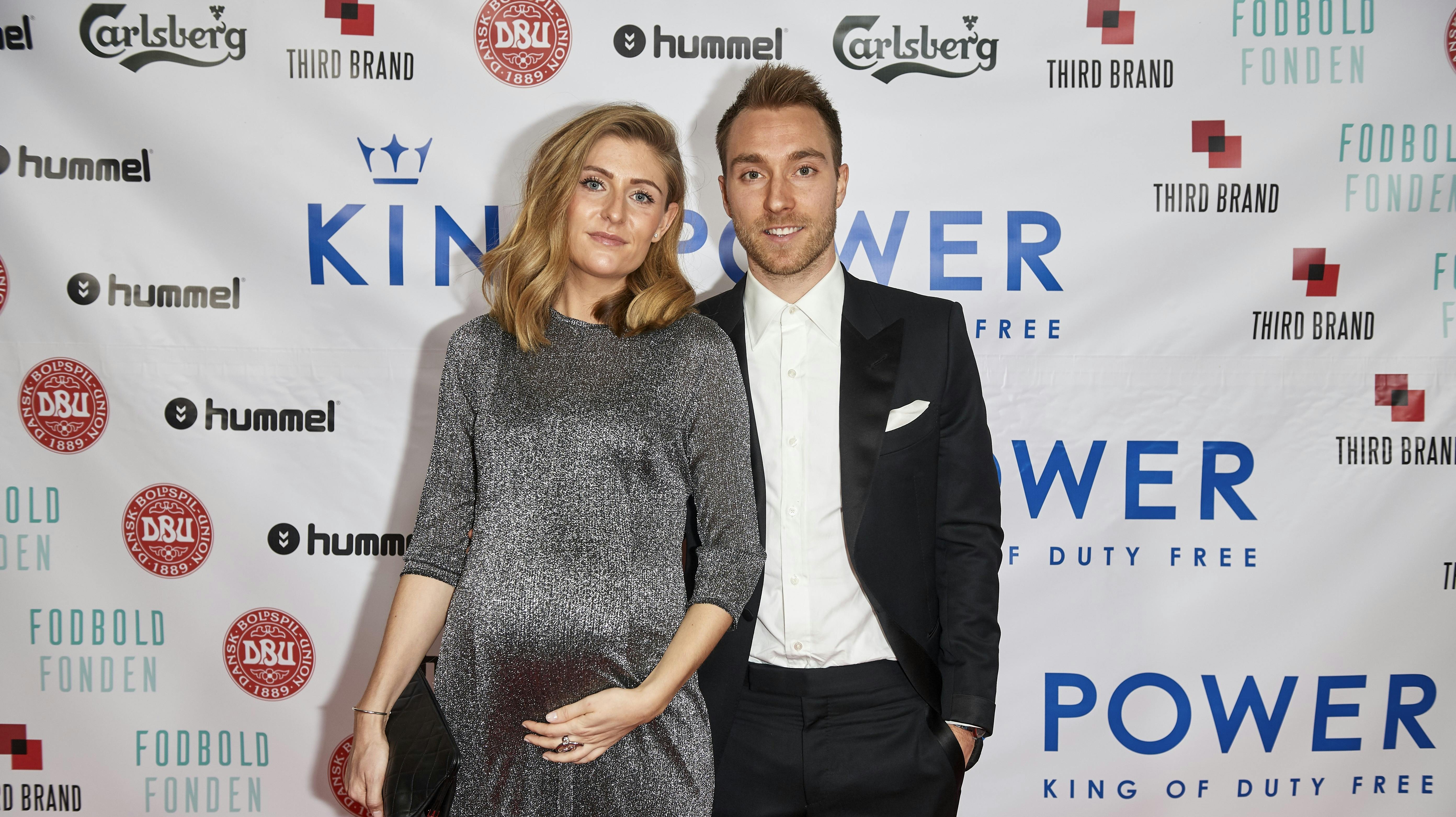 Christian Eriksen og Sabrina Kvist Jensen er blevet gift på Odense Rådhus onsdag eftermiddag.