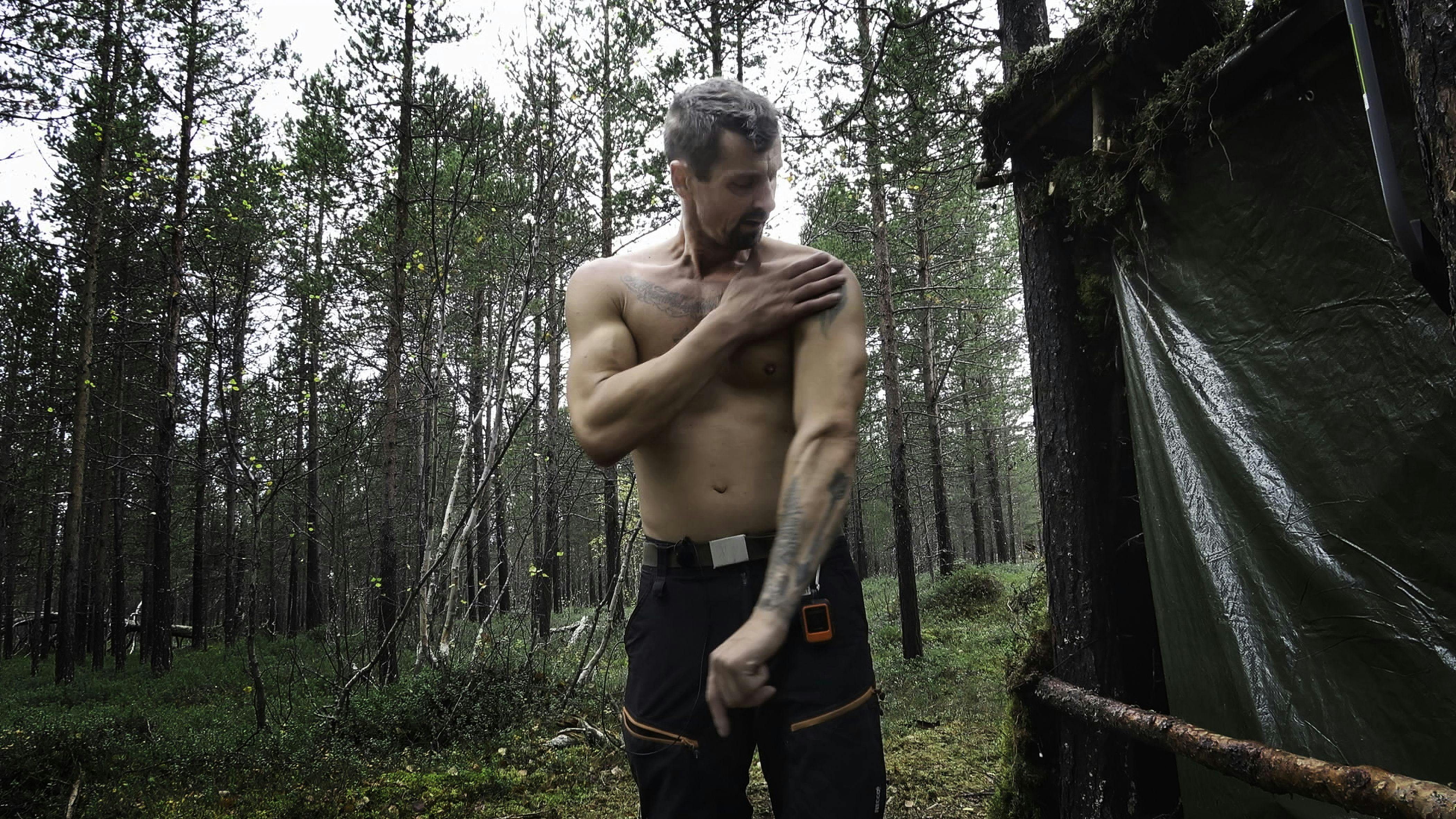 Christian Askholm fisker og jager, men der kommer ikke rigtig mad på bordet.