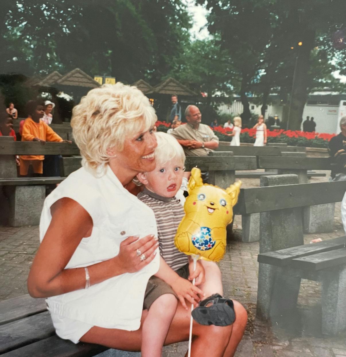 Til SE og HØR fortæller Mark, at han var en tro kopi af sin mor.