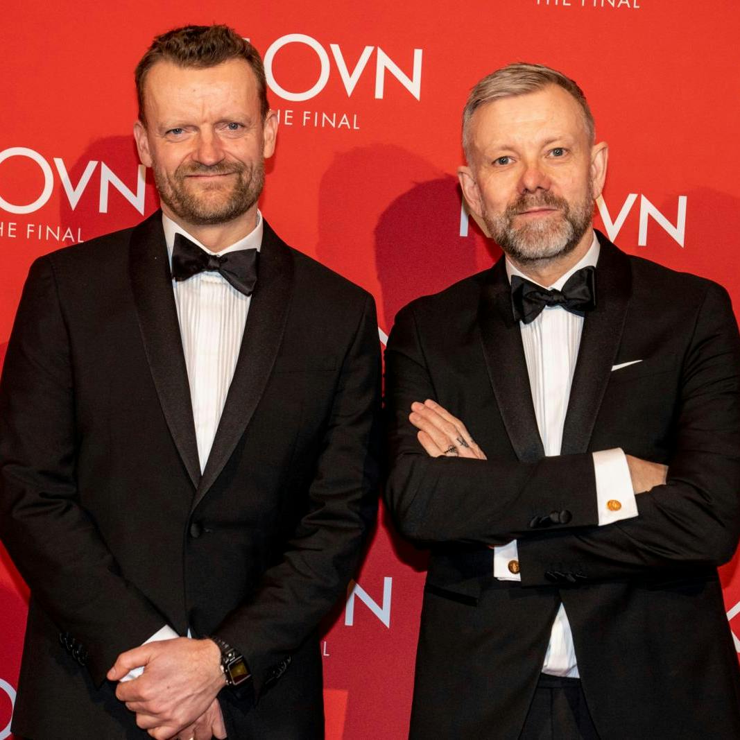 Casper Christensen lover ny afsløringer om "Klovn" i sin kommende bog.