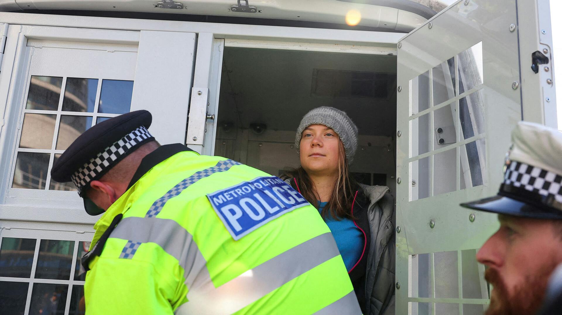 Den svenske aktivist Greta Thunberg er vant til håndjern og voldsomme anholdelser. Men hendes seneste mission kan ende langt værre for hende.