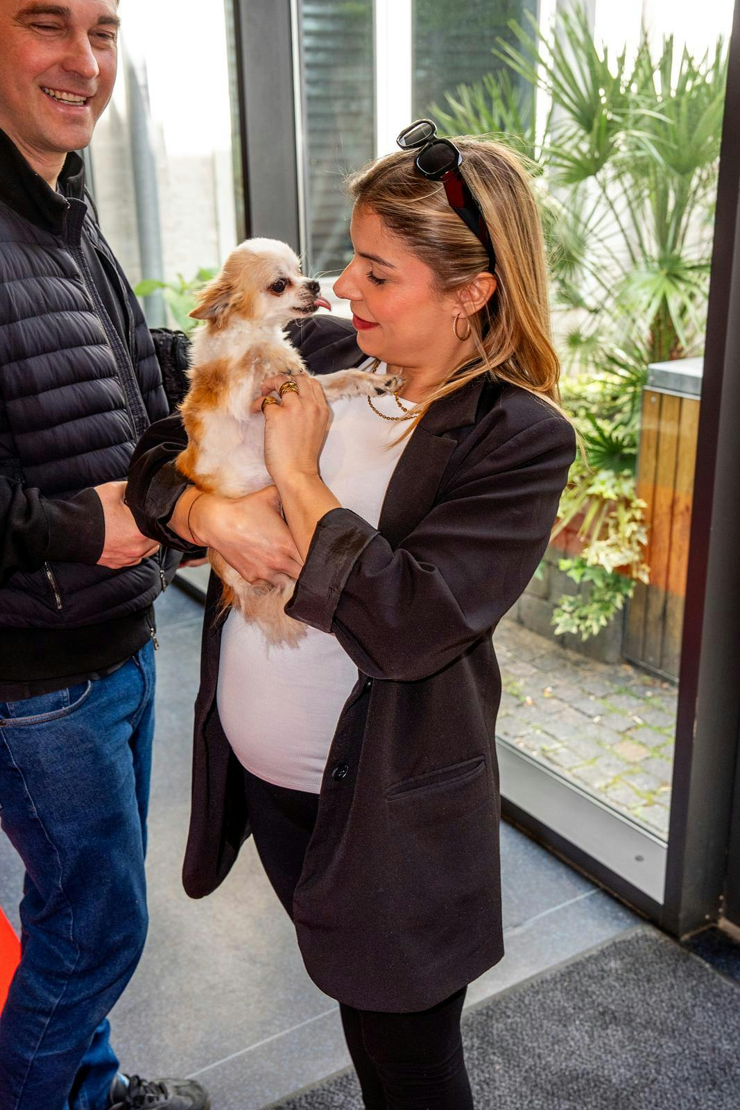 Nynne Larsens elskede hund Theo har nu fået fred efter et akut sygdomsforløb.