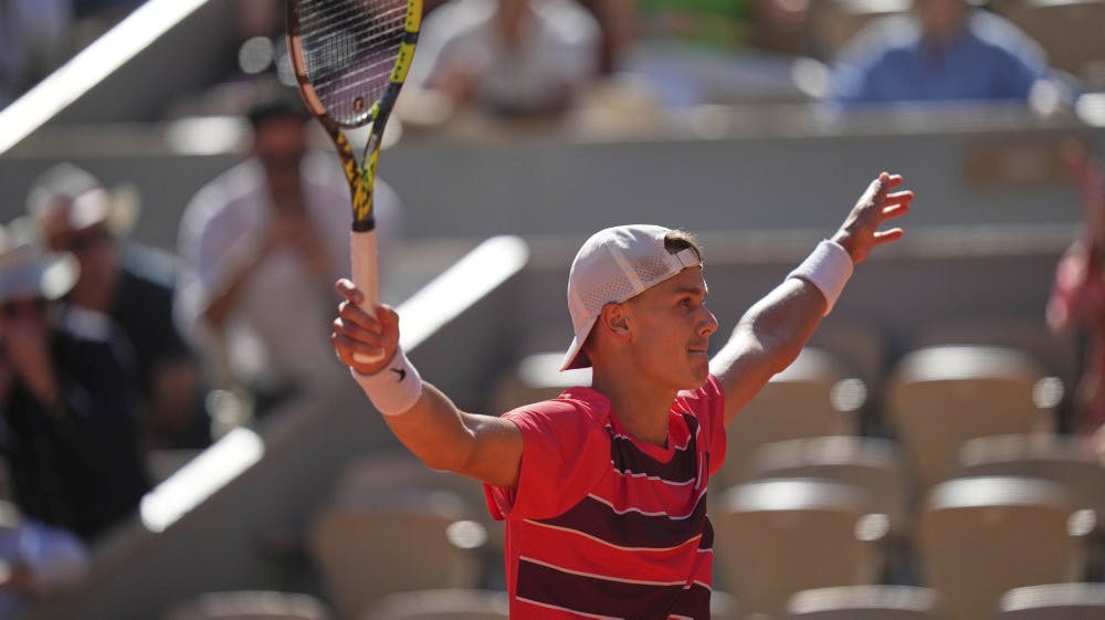 Holger Rune gjorde det svært for sig selv, men vandt fredag over franske Quentin Halys og er videre til ottendedelsfinalen i French Open.