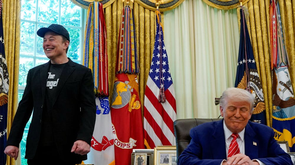 USA's præsident, Donald Trump, og verdens rigeste mand, Elon Musk, holder pressemøde i Det Ovale Værelse fredag, hvor det officielt er Musks sidste arbejdsdag.