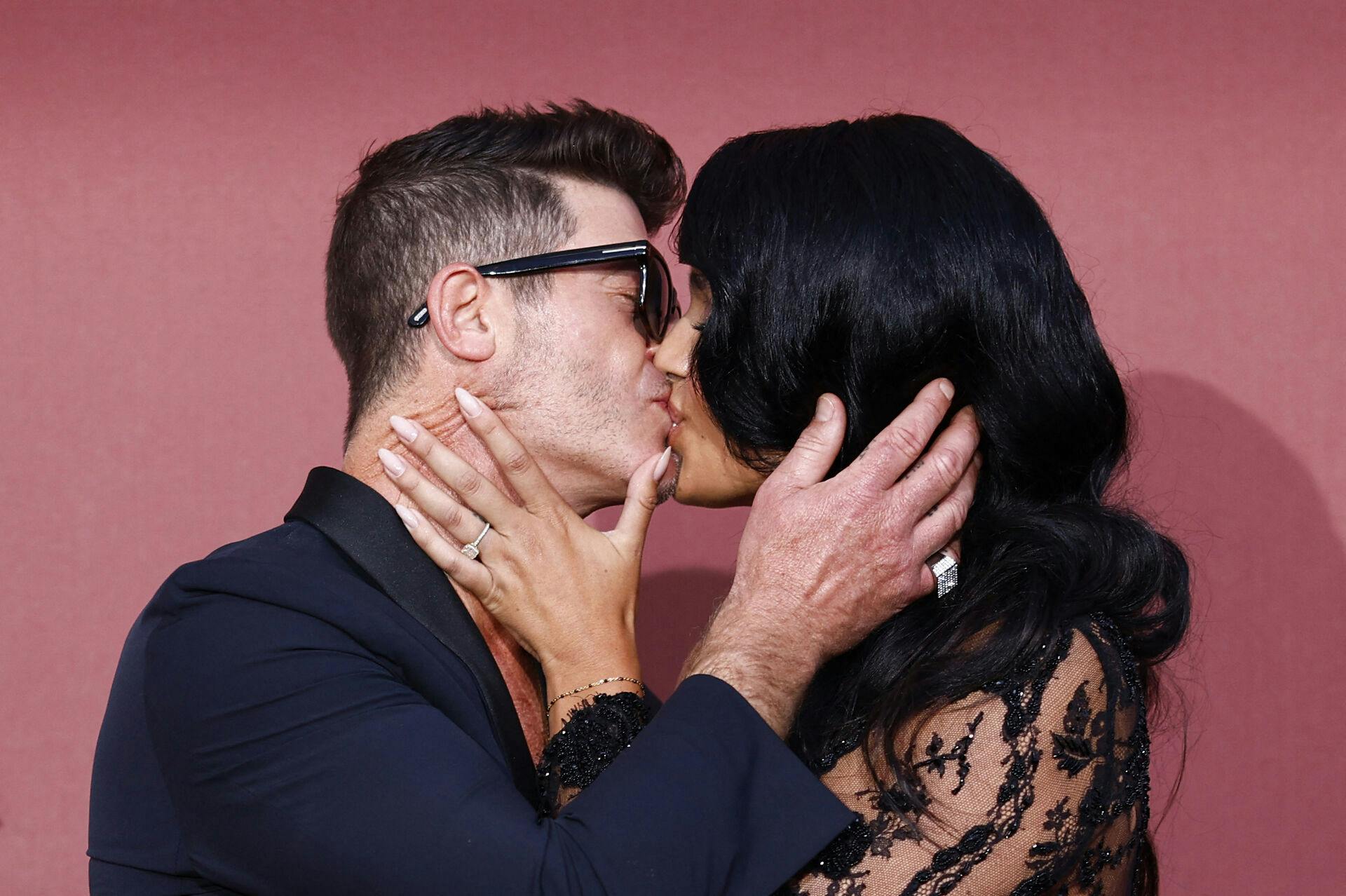 Robin Thicke og April Love Geary er blevet gift.