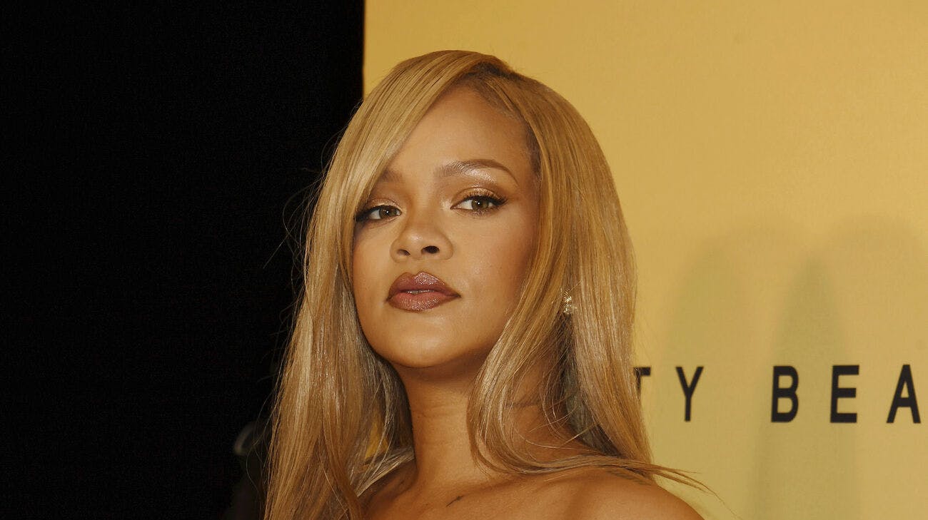 Rihanna har mistet sin far ifølge det amerikanske medie TMZ.