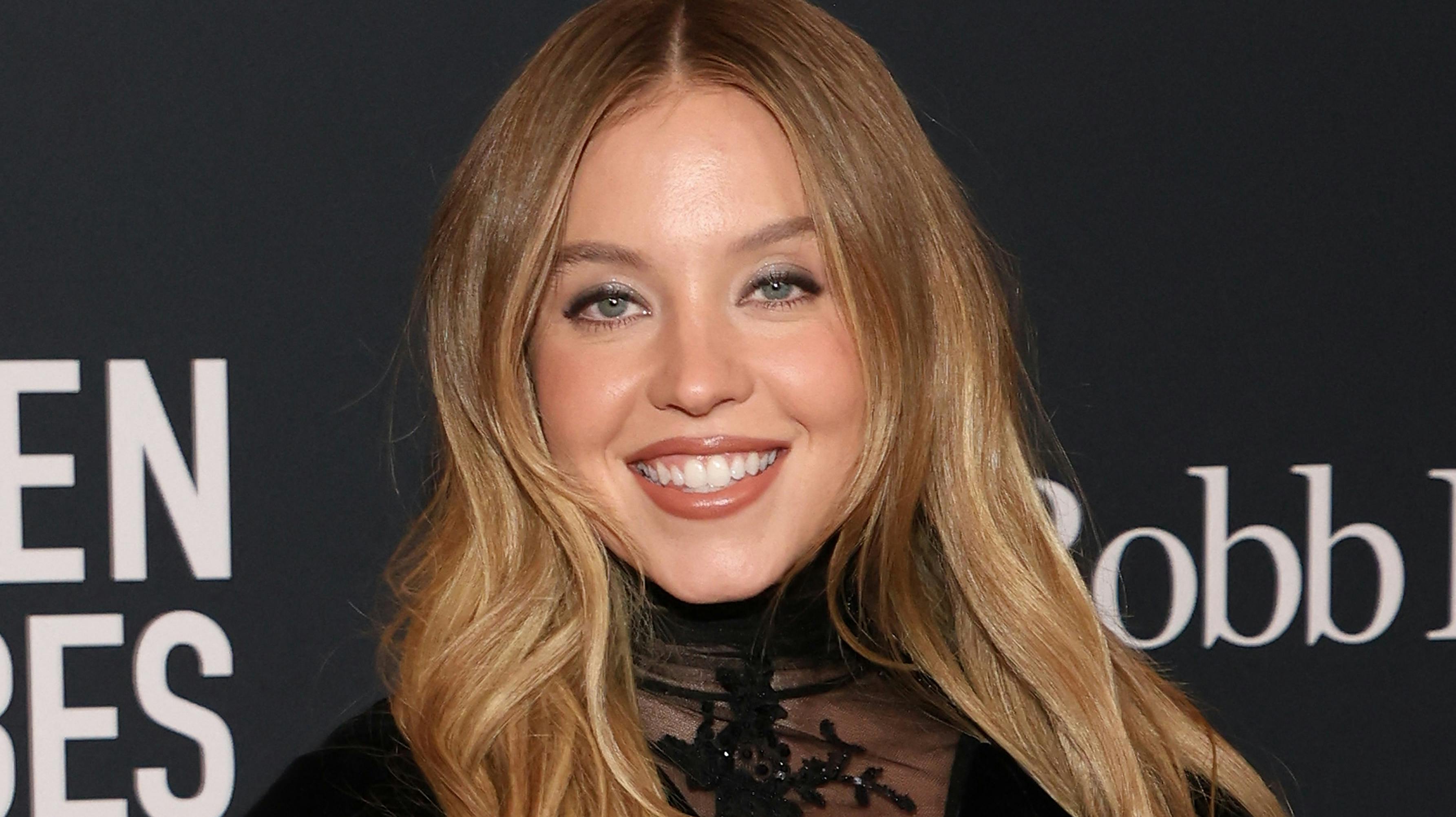 Sydney Sweeney er single og godt tilfreds med tilværelsen.