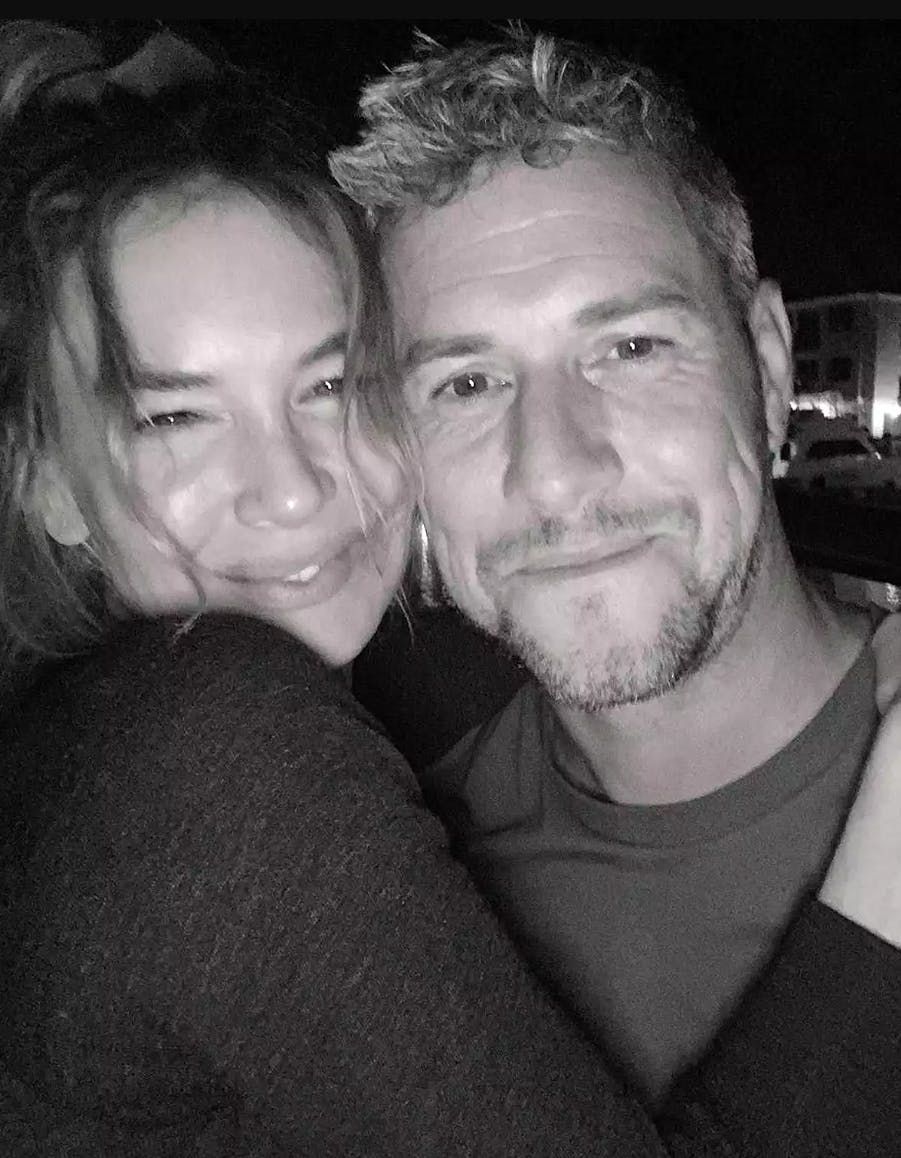 Renée Zellweger har siden juni 2021 dannet par med den britiske tv-vært Ant Anstead. De mødte hinanden under optagelserne til Ansteads Discovery+-program "Celebrity IOU Joyride".
