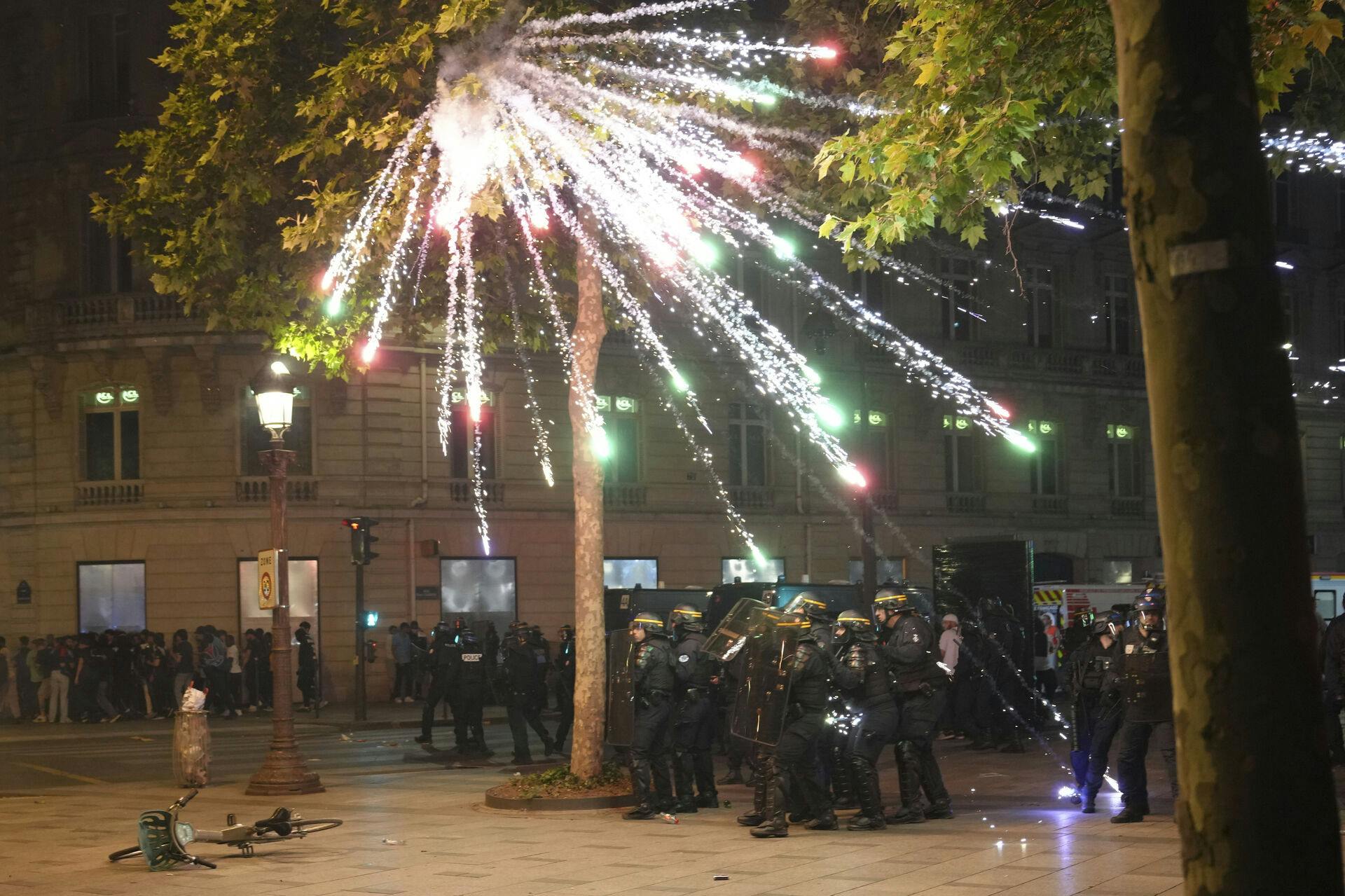 Det endte tragisk, da sejren blev fejret i Paris.