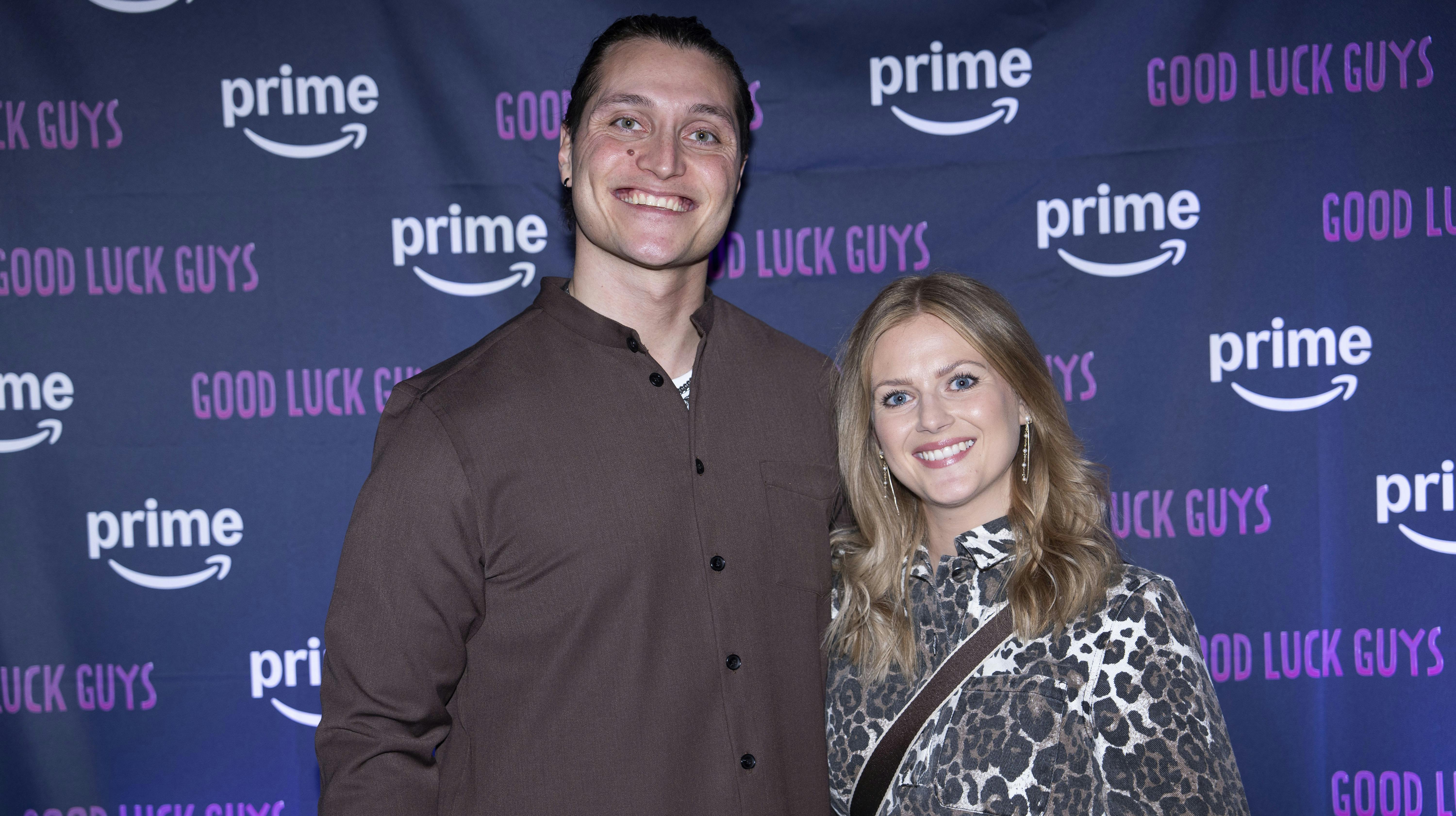 Søndag overtog kendisparret nøglerne til deres nye hus.