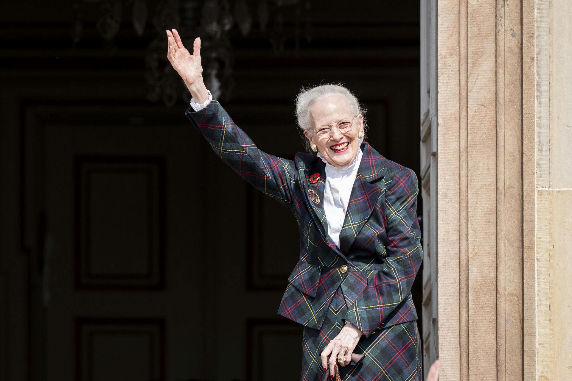 Pludselig stod dronning Margrethe midt i skolegården.