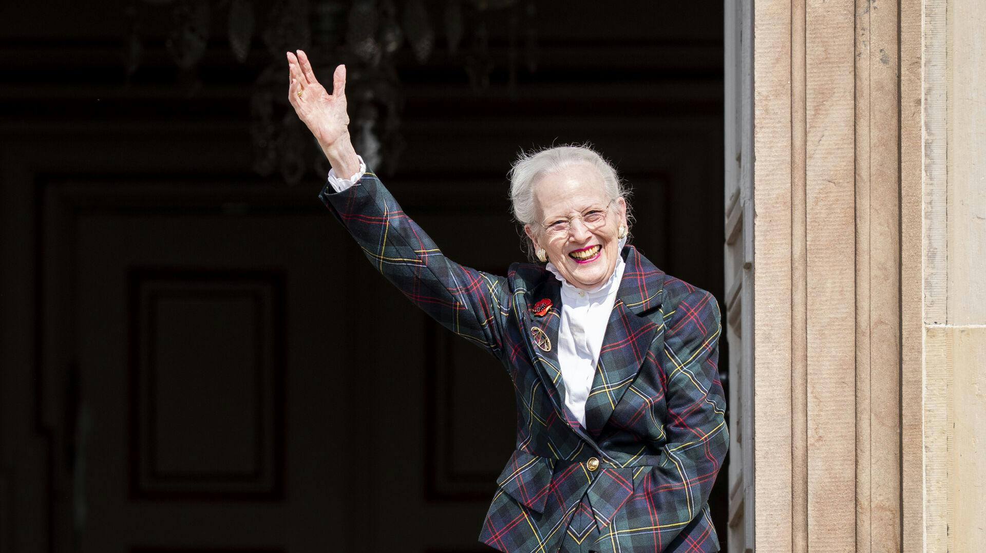 Pludselig stod dronning Margrethe midt i skolegården.