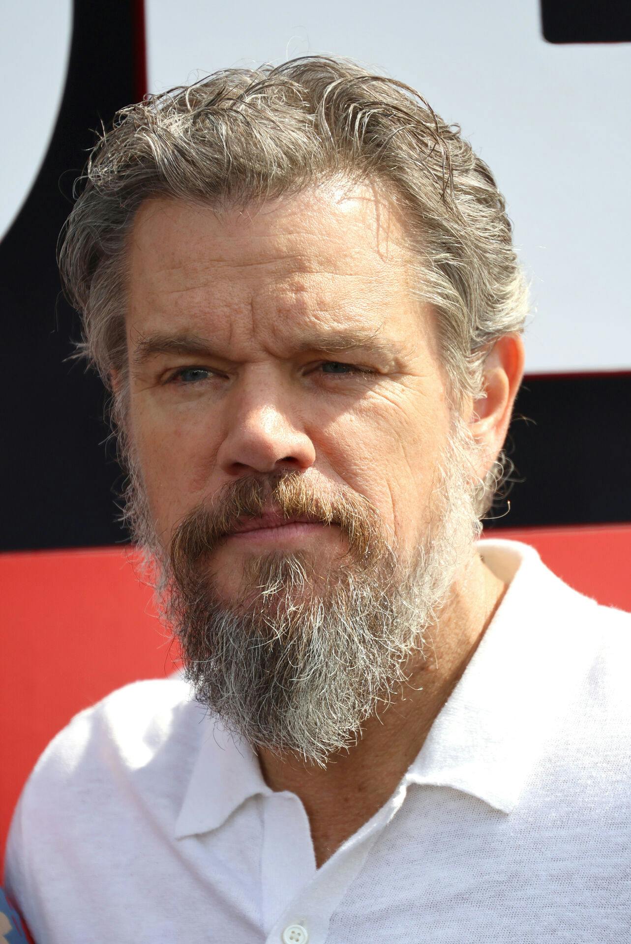 I dag er Matt Damon udstyret med noget af et overskæg.