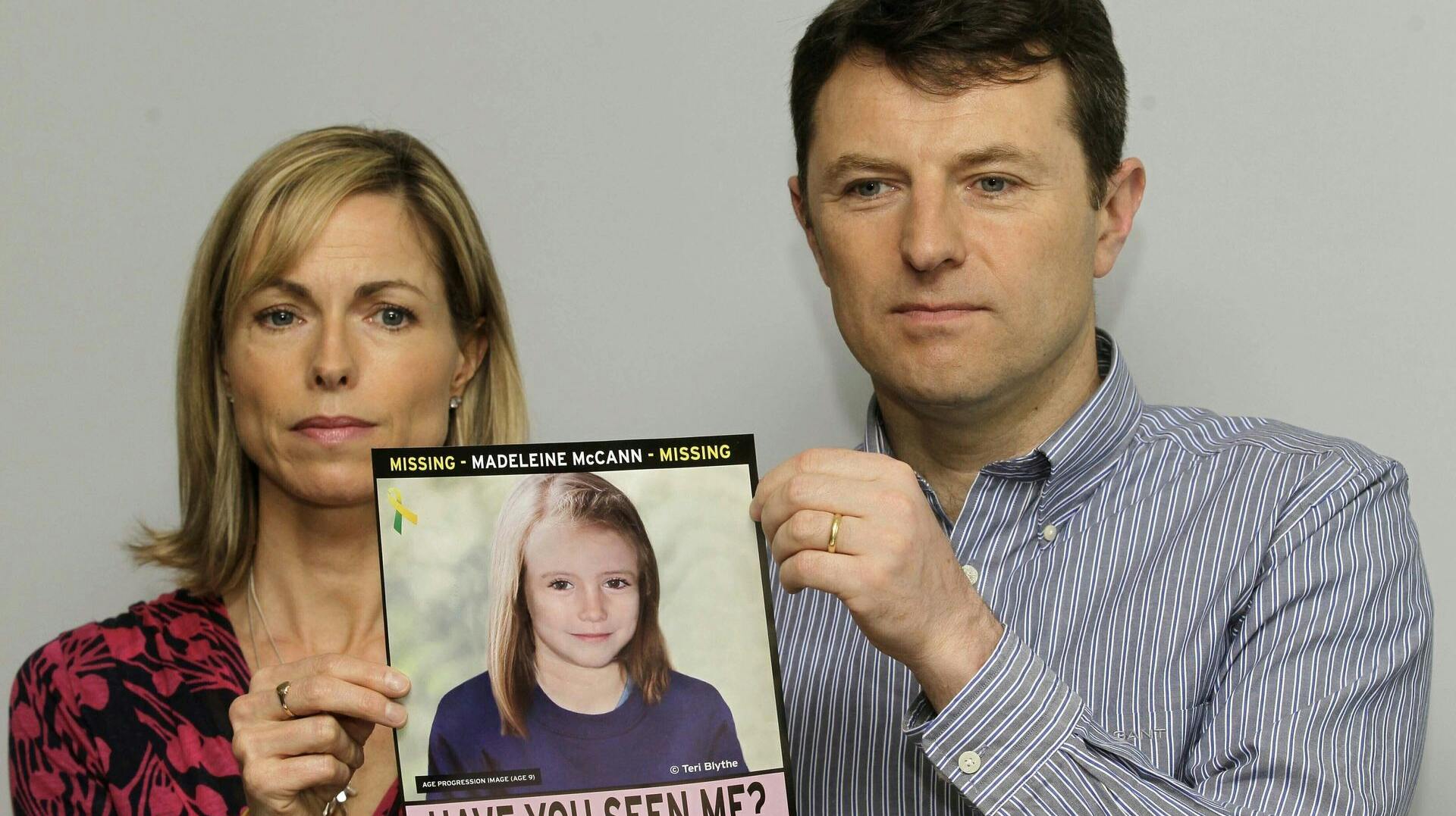 Kate og Gerry McCann med et efterlysningsbillede af deres datter. De har selv været mistænkt i forbindelse med efterforskningen af sagen.