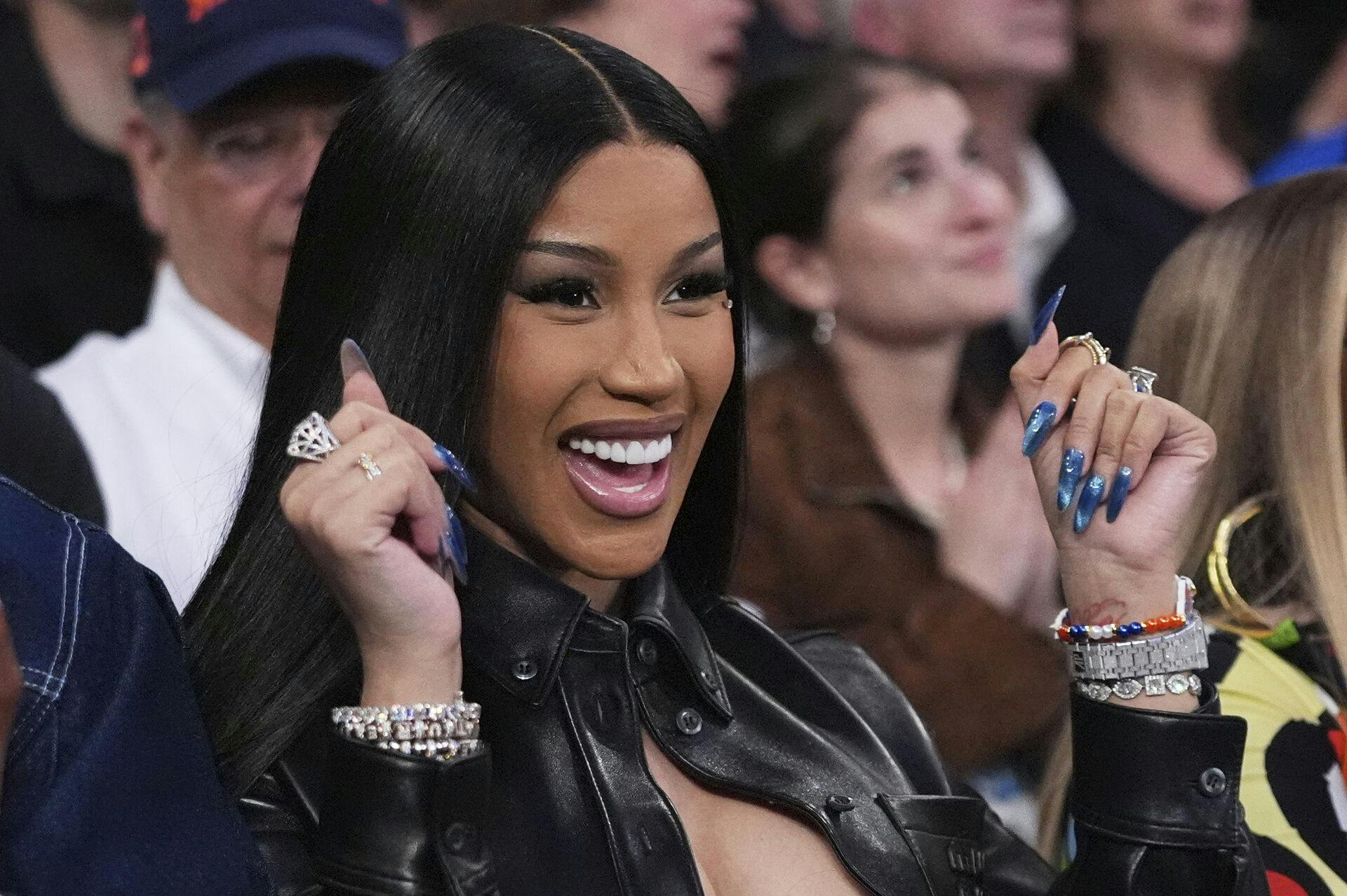Cardi B har god grund til at smile ekstra meget for tiden.
