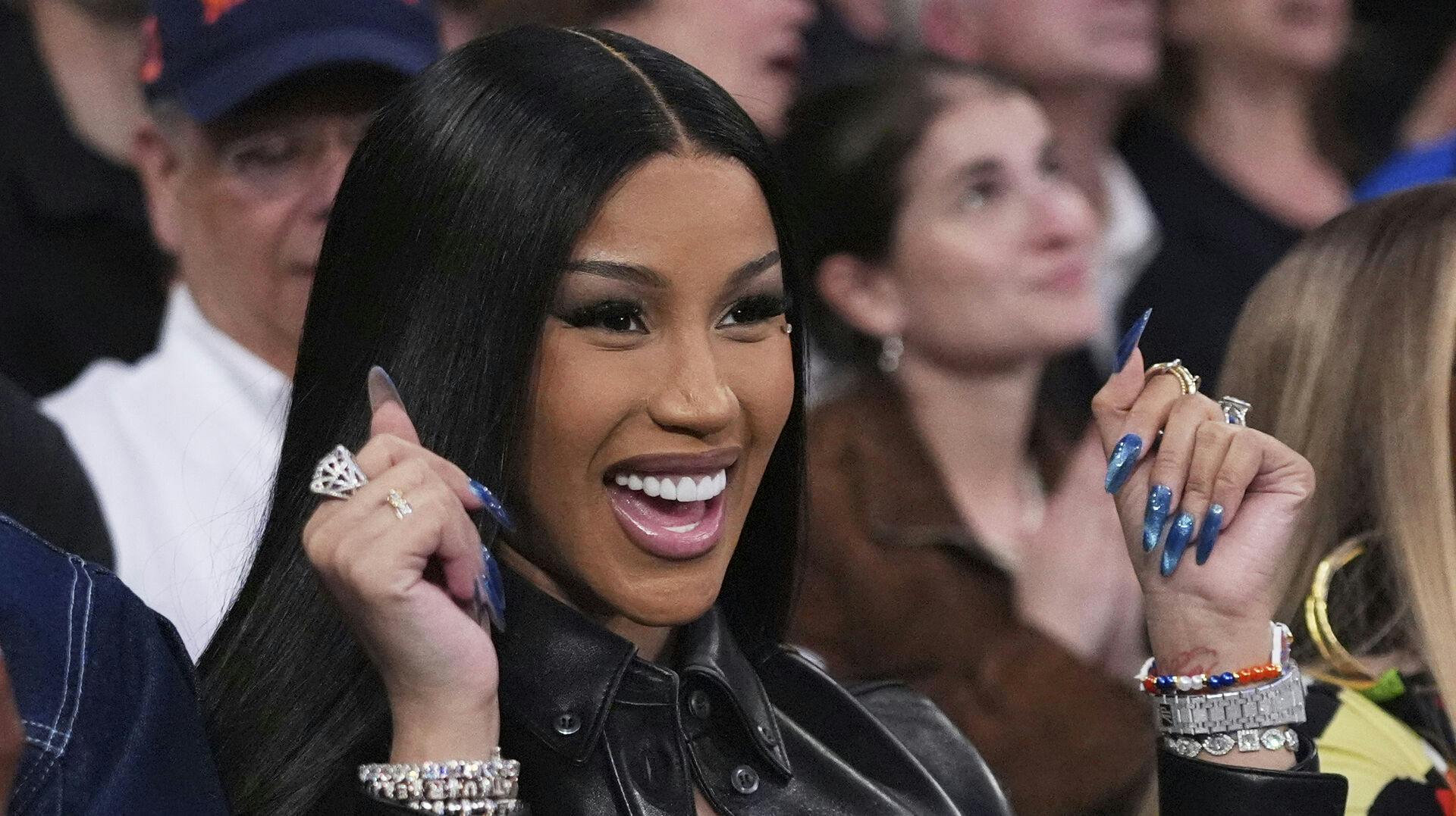 Cardi B har god grund til at smile ekstra meget for tiden.